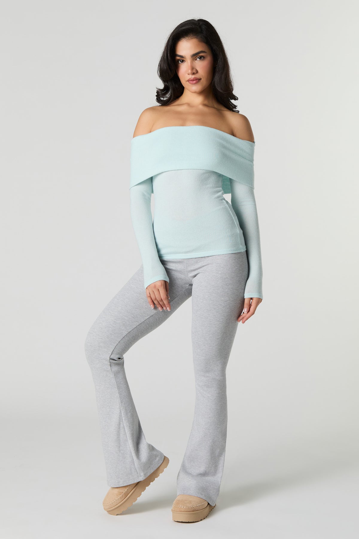 Vue alternative 3. Haut en tricot à manche longue et épaule dégagée