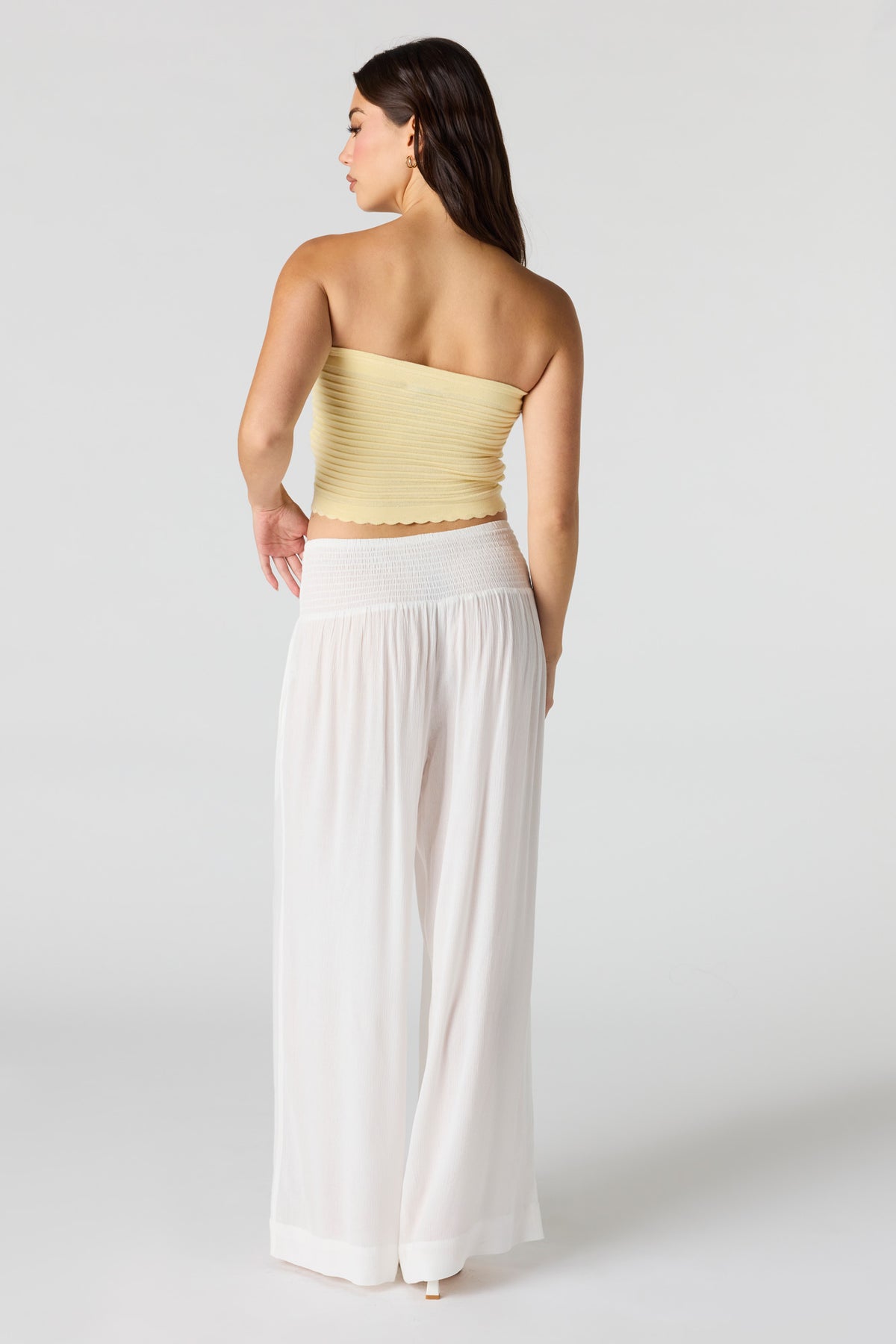Vue alternative 3. Pantalon à jambe large avec taille smockée