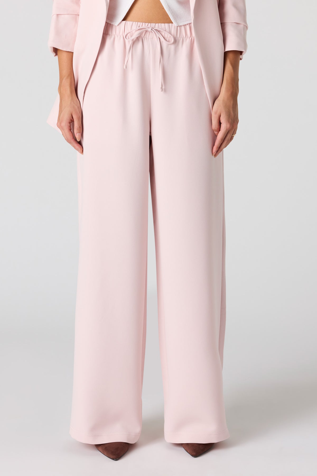 Vue alternative 2. Pantalon habillé en crêpe à jambe large