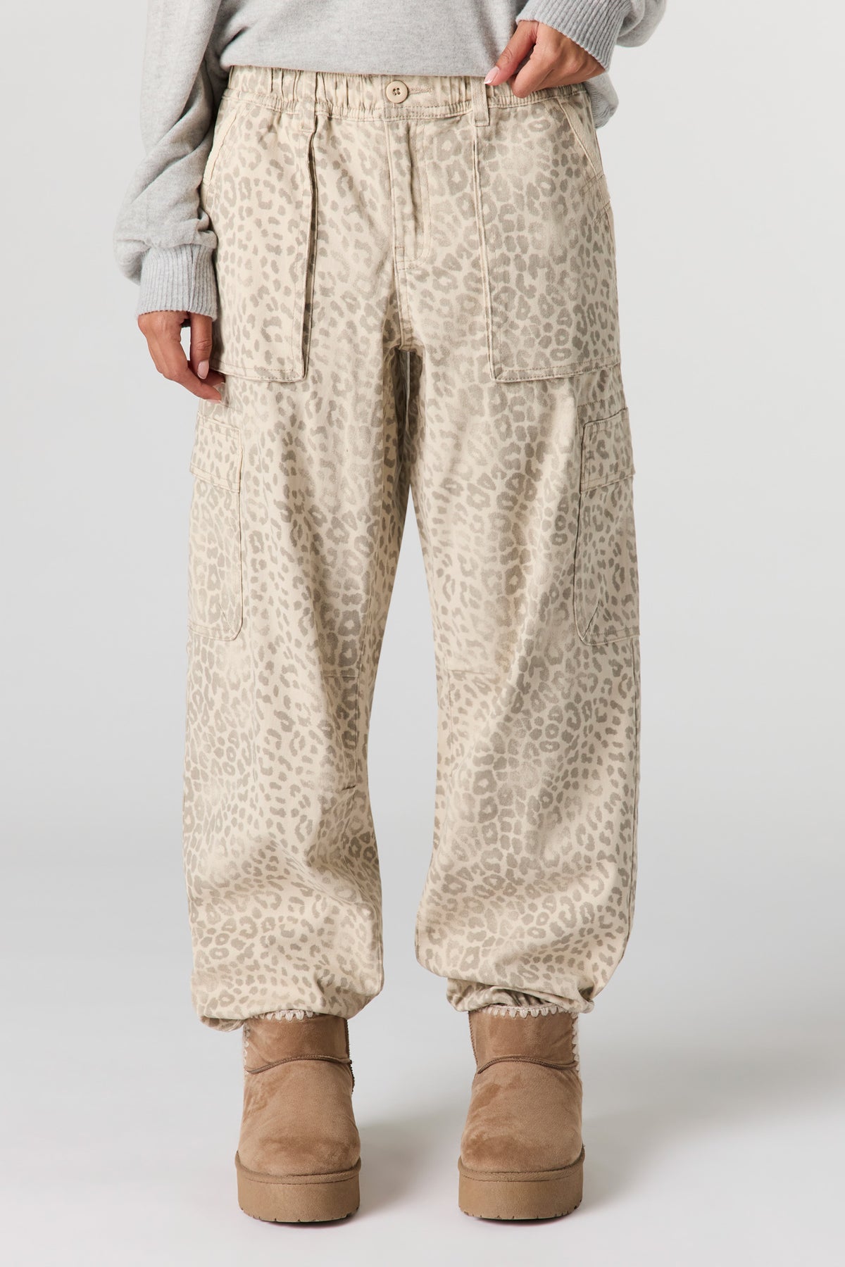 Alt View 2. Cargo Jogger - Leopard