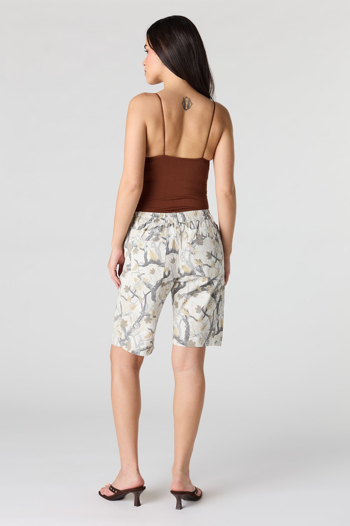 Alt View 3. Bermuda Short - Off White