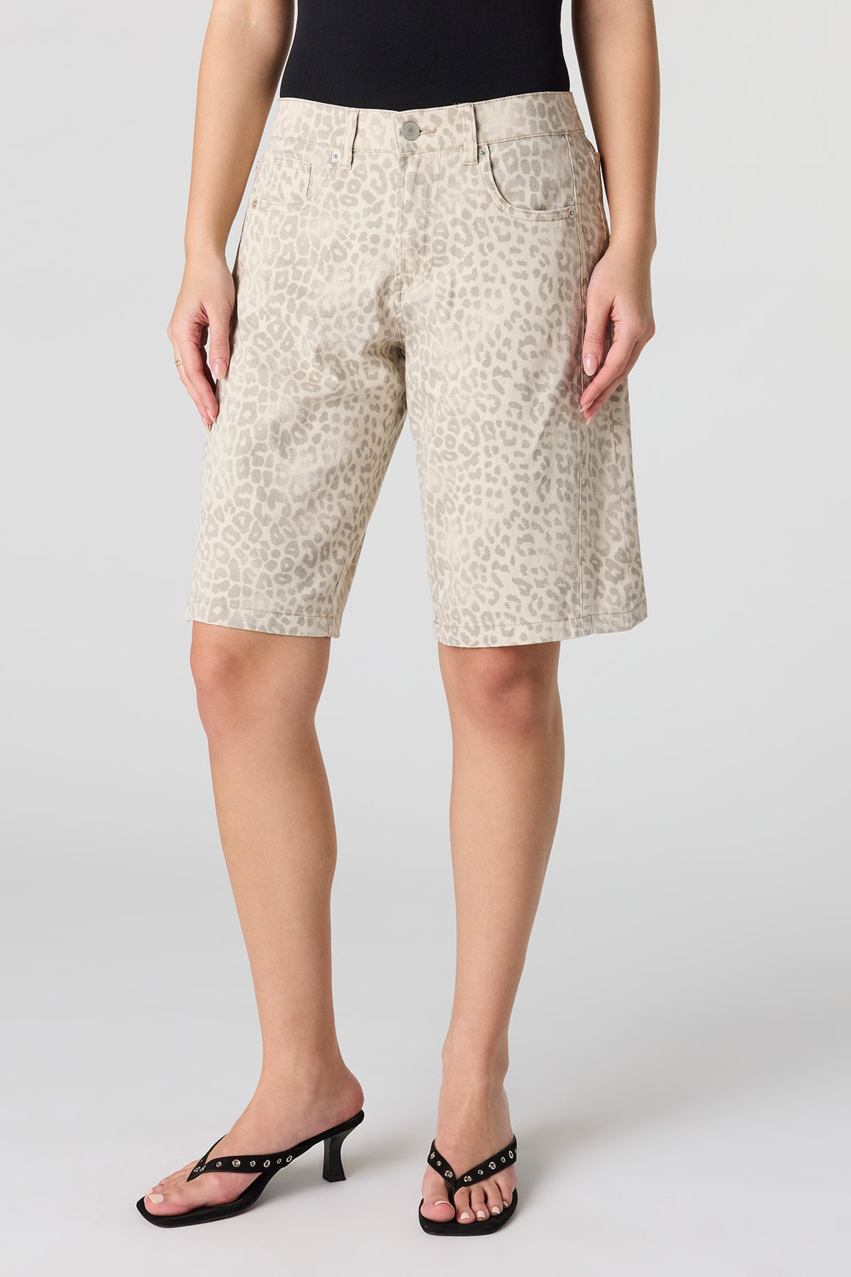 Alt View 2. Bermuda Short - Leopard