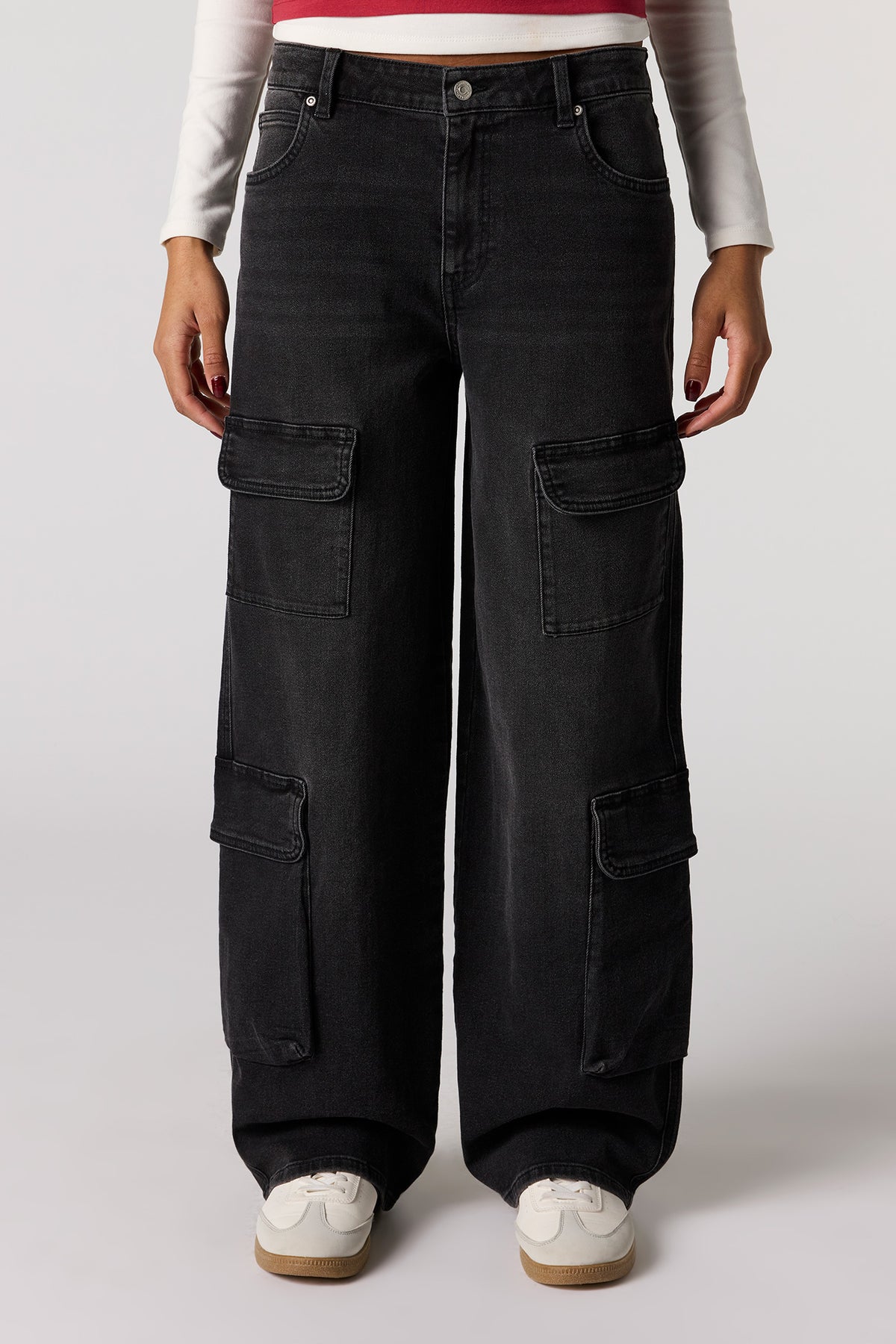 Alt View 2. Low Rise Baggy Cargo Jean - Black