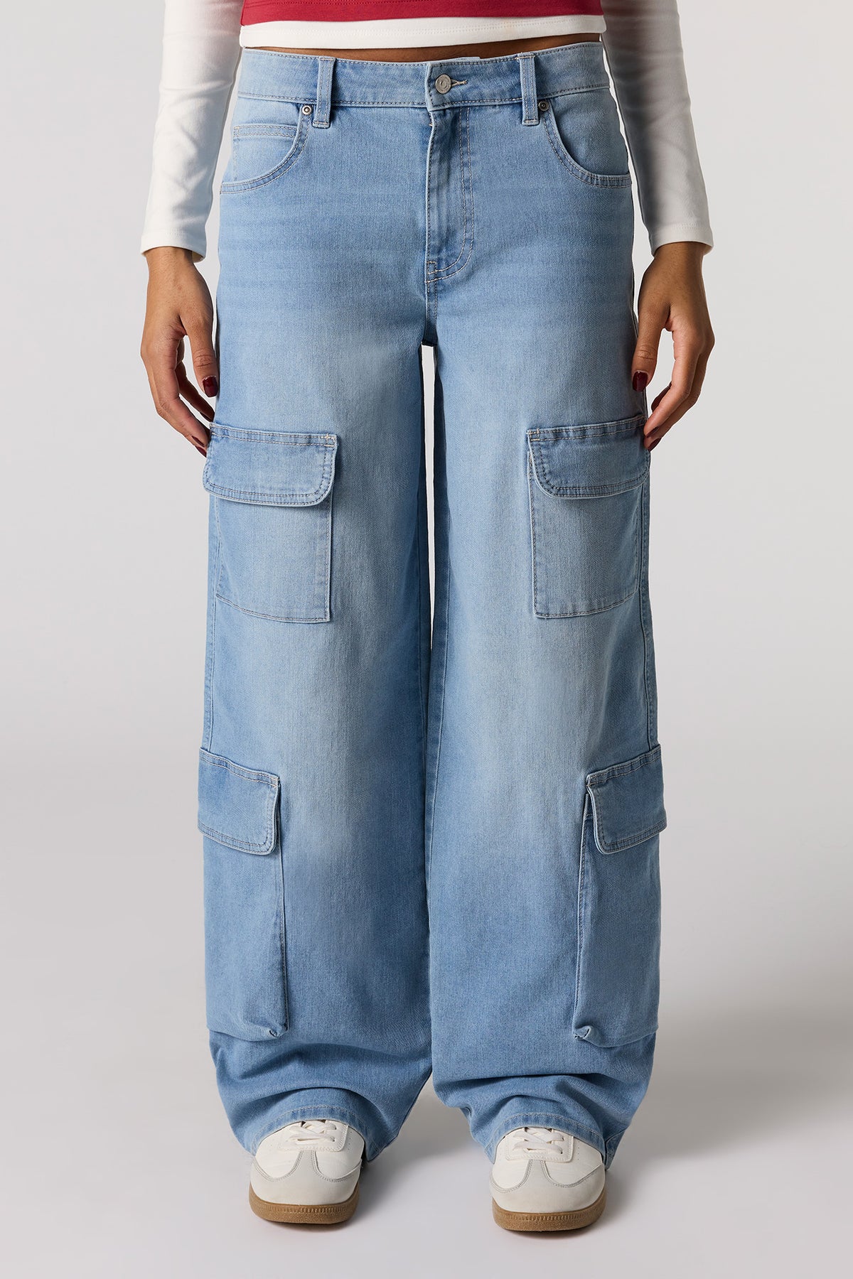 Alt View 2. Low Rise Baggy Cargo Jean - Light Denim Blue