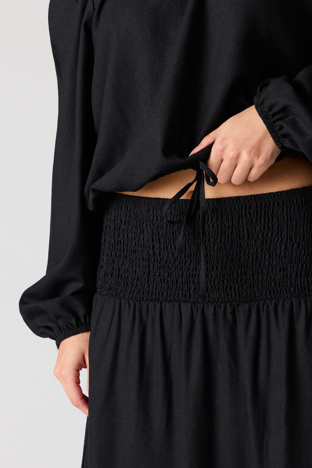 Alt View 4. Linen-Blend Maxi Skirt - Black