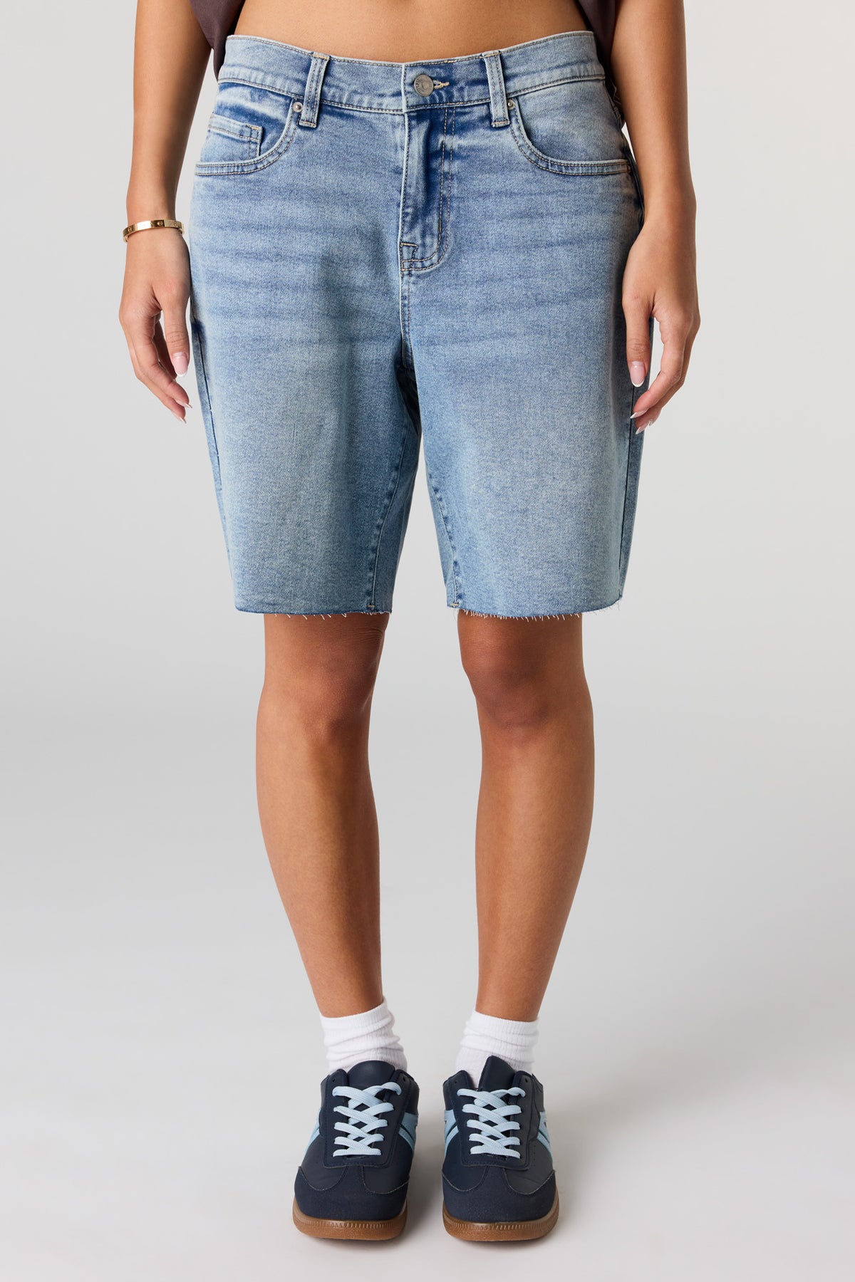 Vue alternative 2. Bermuda en denim à taille basse