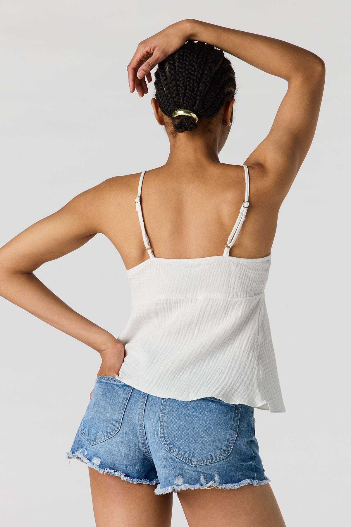Vue alternative 2. Short en denim déchiré