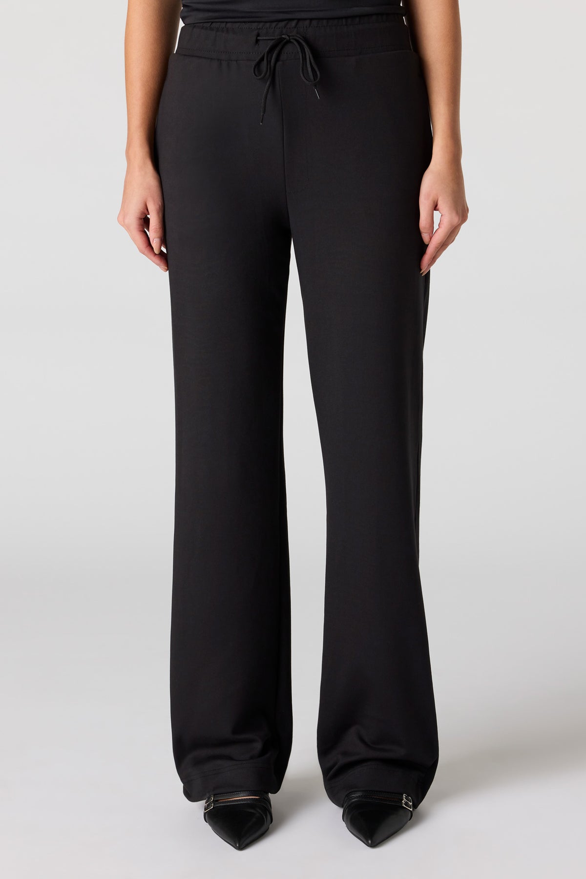 Vue alternative 2. Pantalon habillé à jambe large et taille coulissante