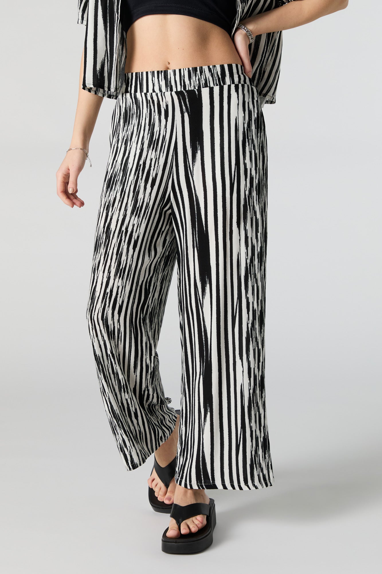 Textured Striped Cropped Wide Leg Pant