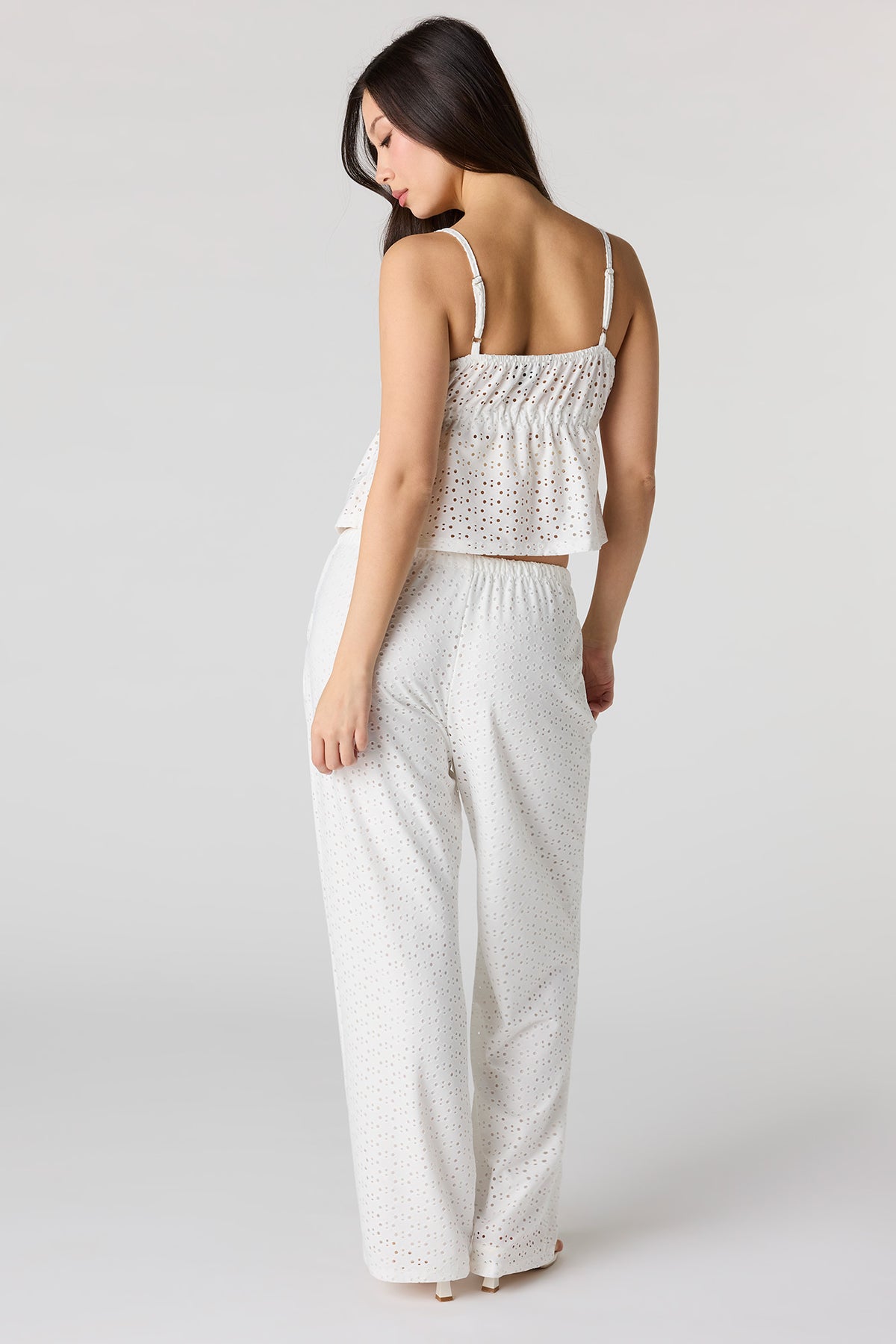 Vue alternative 3. Pantalon décontracté à oeillets