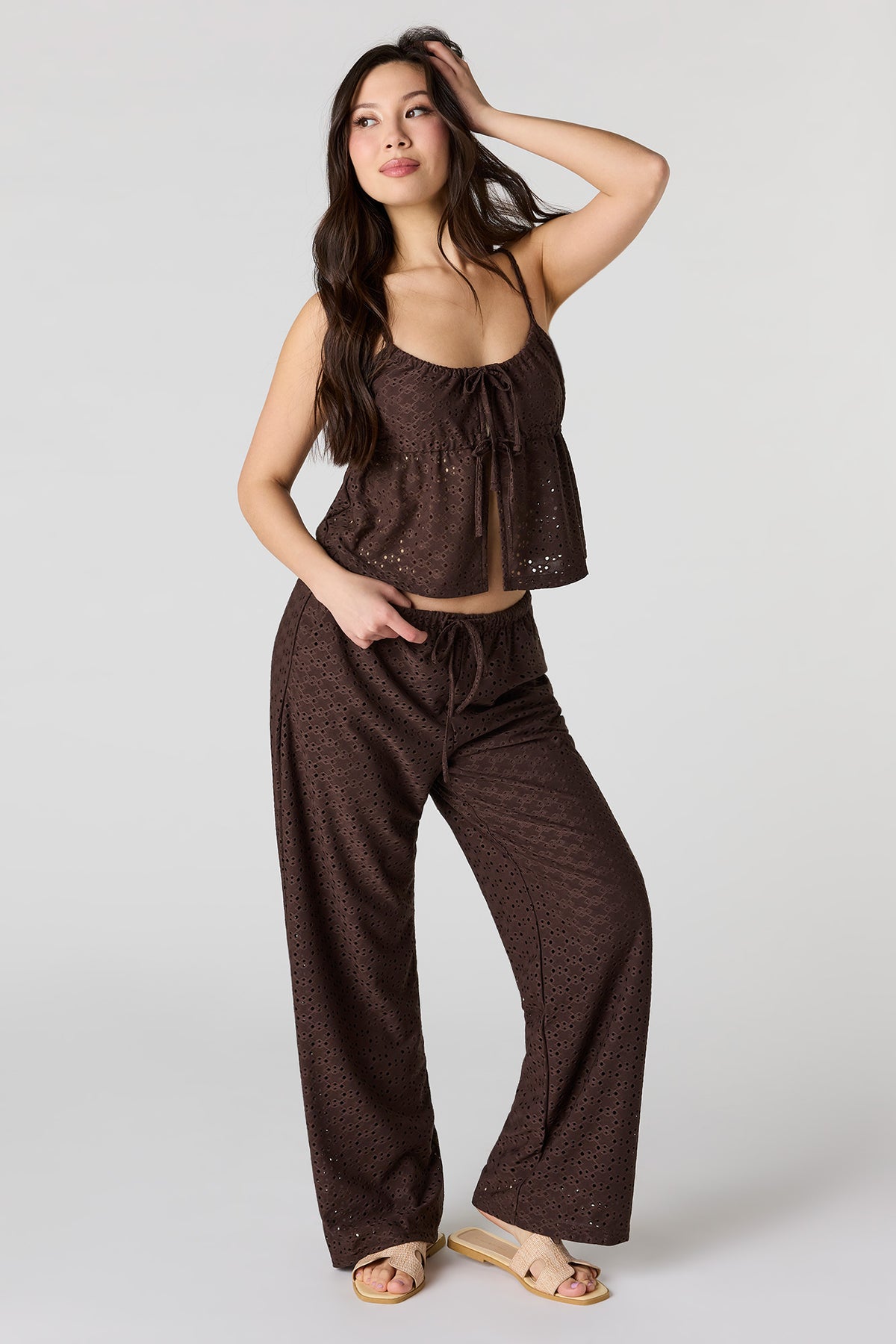 Pantalon décontracté à oeillets