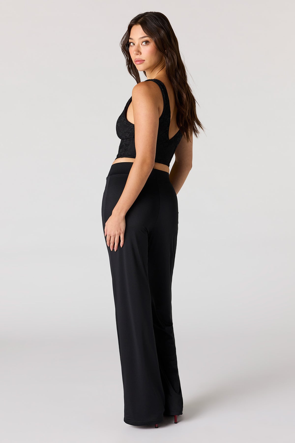 Vue alternative 3. Pantalon profilé à jambe large