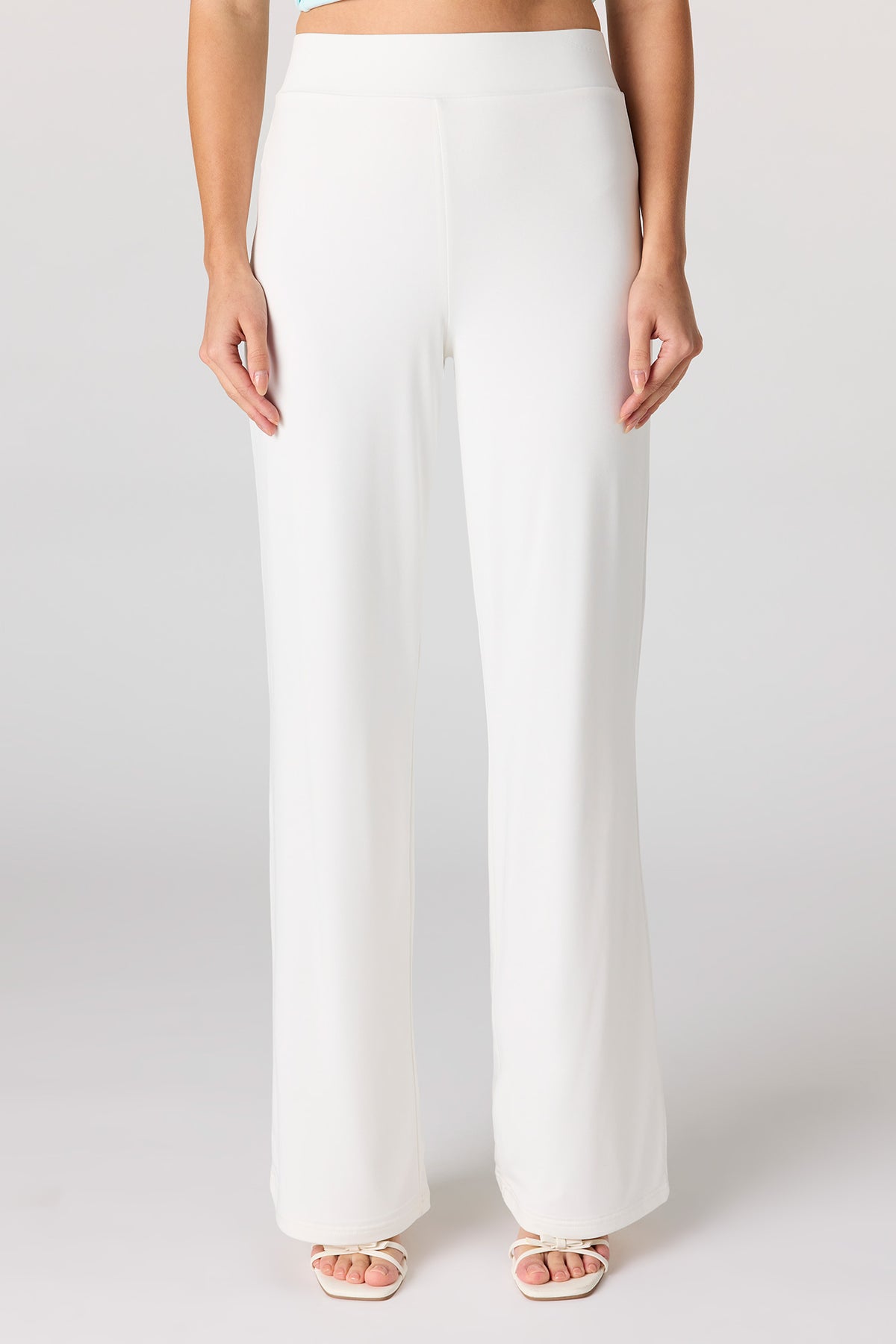 Vue alternative 2. Pantalon profilé à jambe large