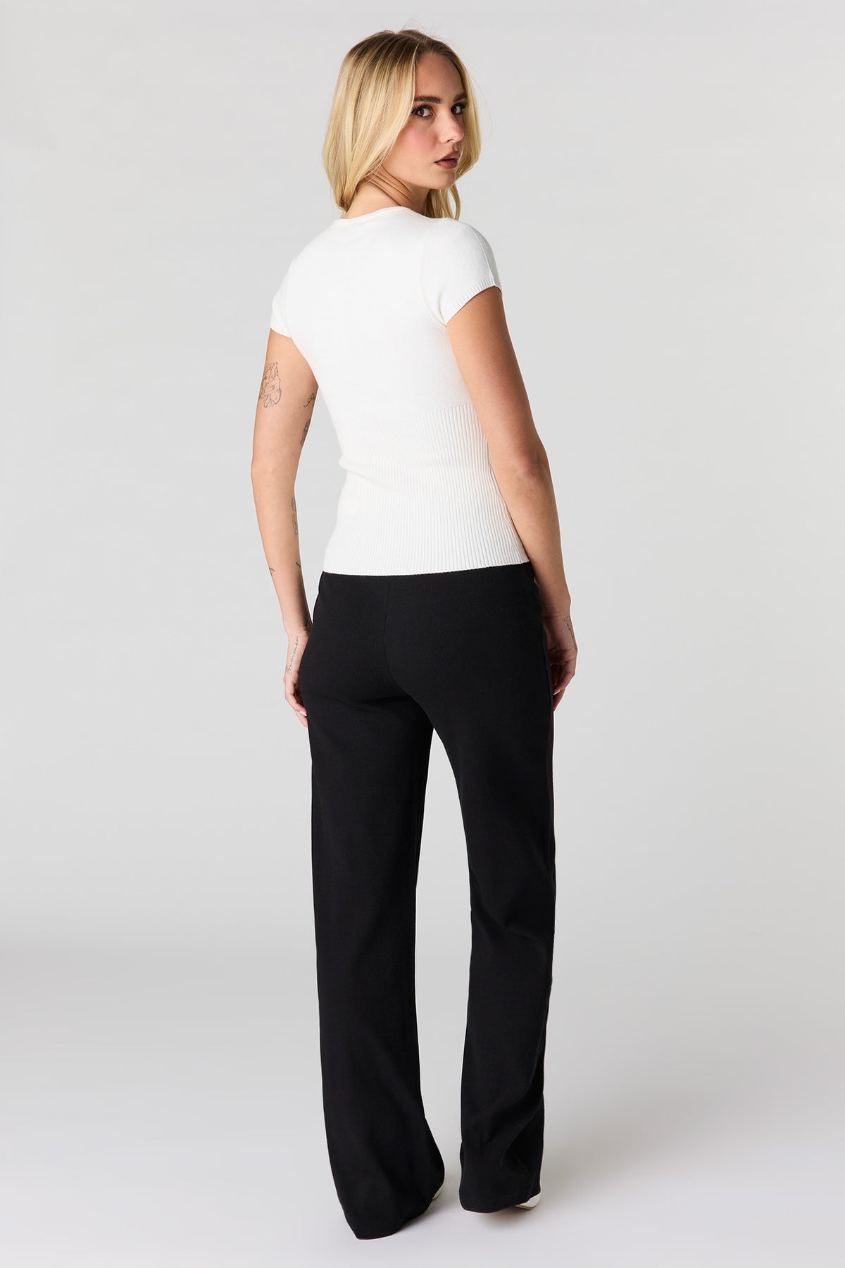 Vue alternative 3. Pantalon côtelé à jambe droite