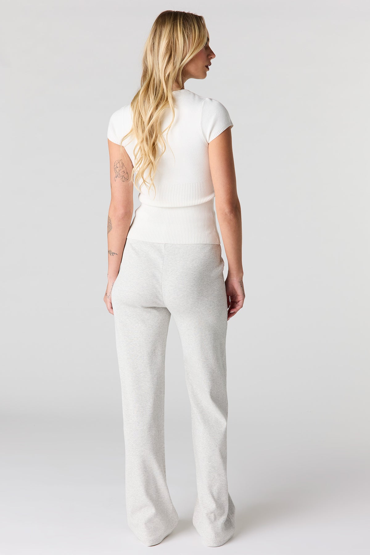 Vue alternative 3. Pantalon côtelé à jambe droite