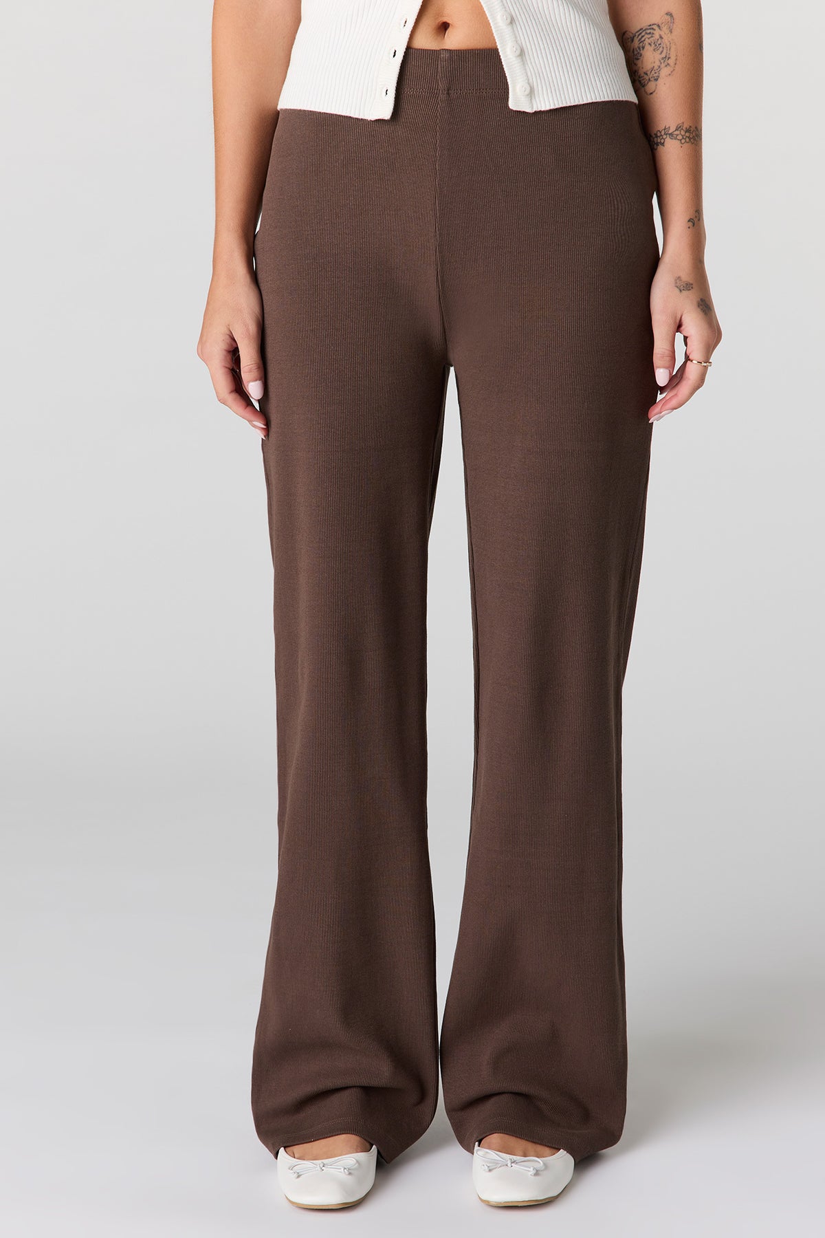 Vue alternative 2. Pantalon côtelé à jambe droite