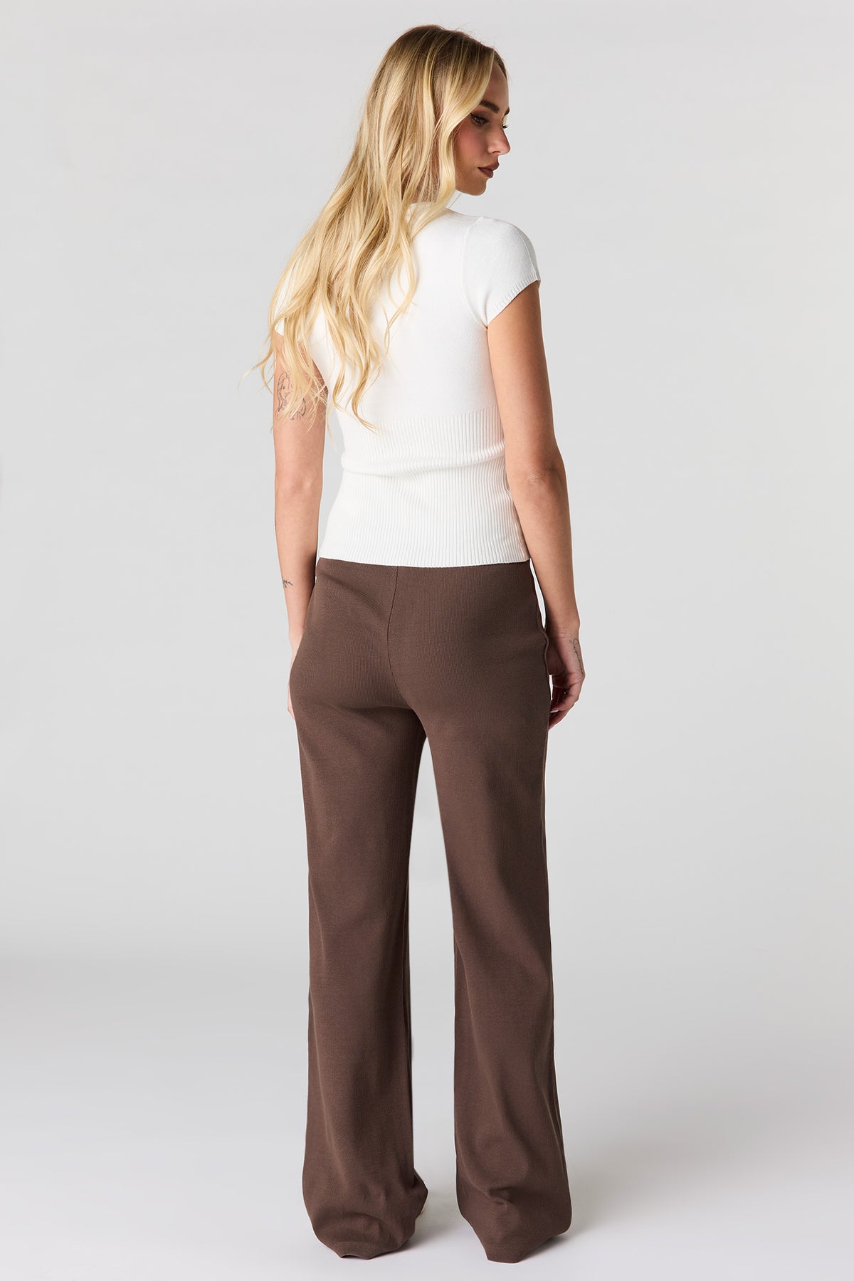Vue alternative 3. Pantalon côtelé à jambe droite
