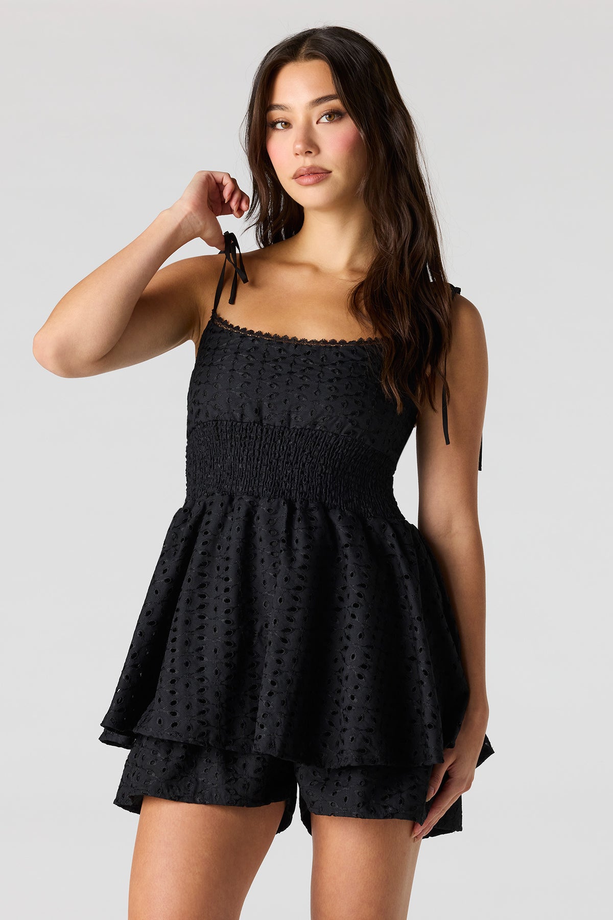 Combi-short fluide à oeillets