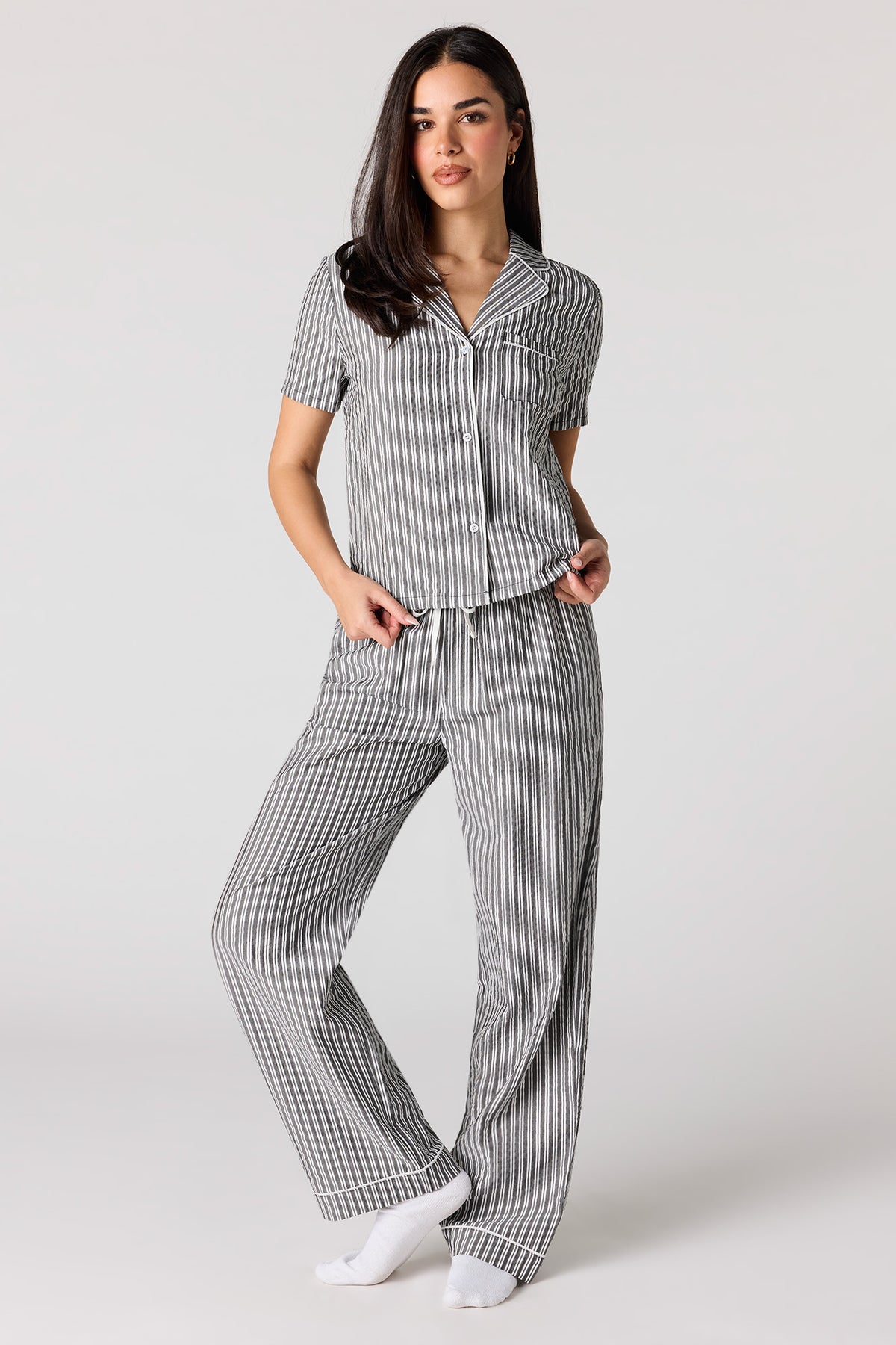 Ensemble pyjama haut boutonné rayé et pantalon
