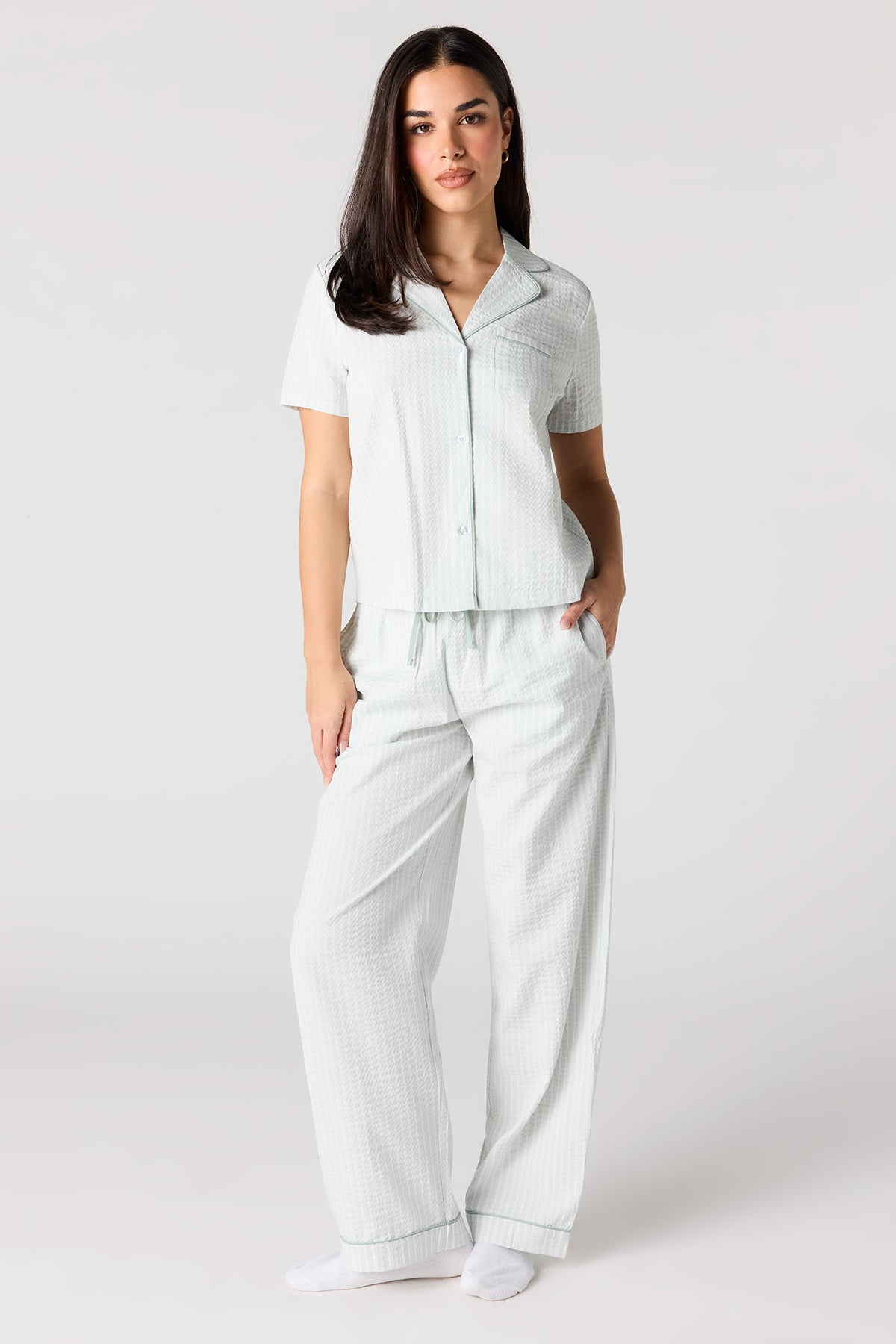Ensemble pyjama haut boutonné rayé et pantalon