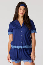 Ensemble pyjama avec haut boutonné à ourlet en dentelle, short et bandeau