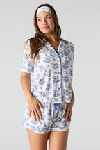 Ensemble pyjama avec haut boutonné imprimé et short