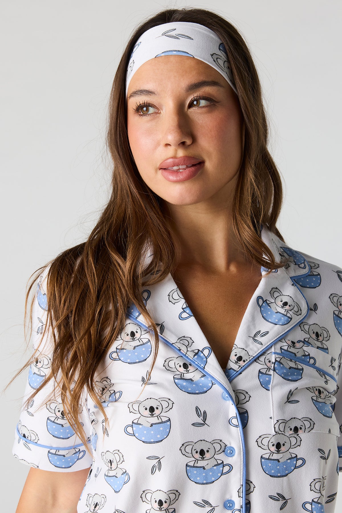 Vue alternative 4. Ensemble pyjama avec haut boutonné imprimé et short