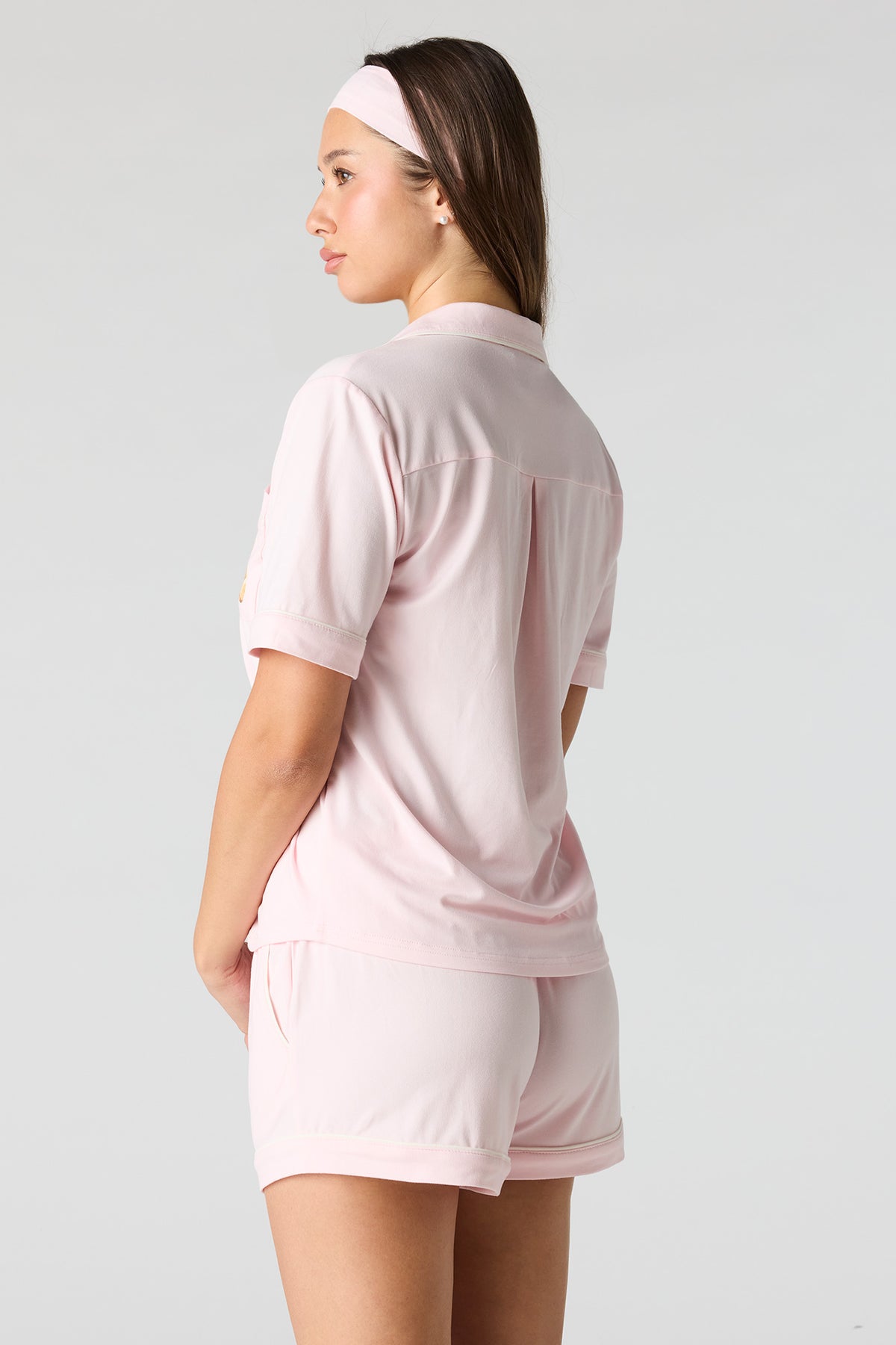 Vue alternative 2. Ensemble pyjama avec haut boutonné imprimé et short