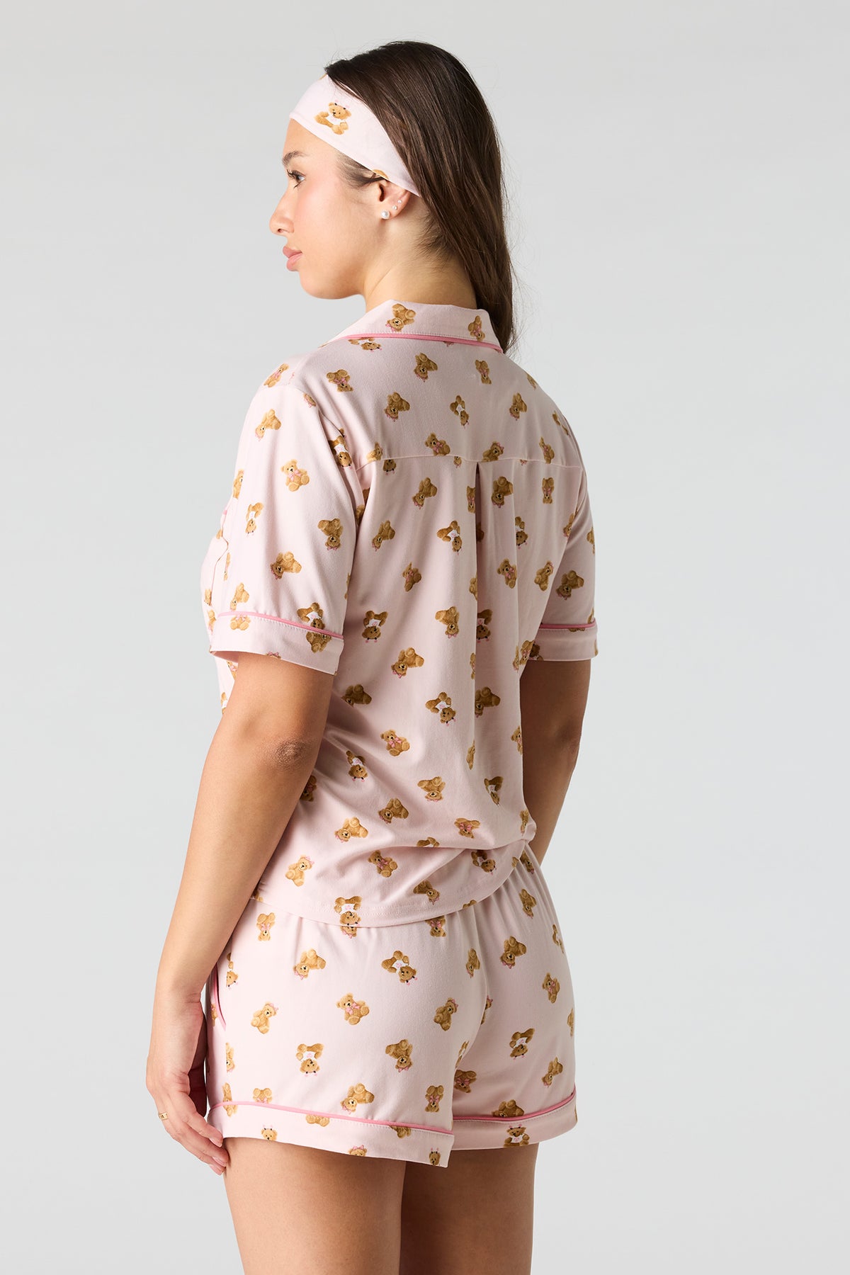 Vue alternative 2. Ensemble pyjama avec haut boutonné imprimé et short