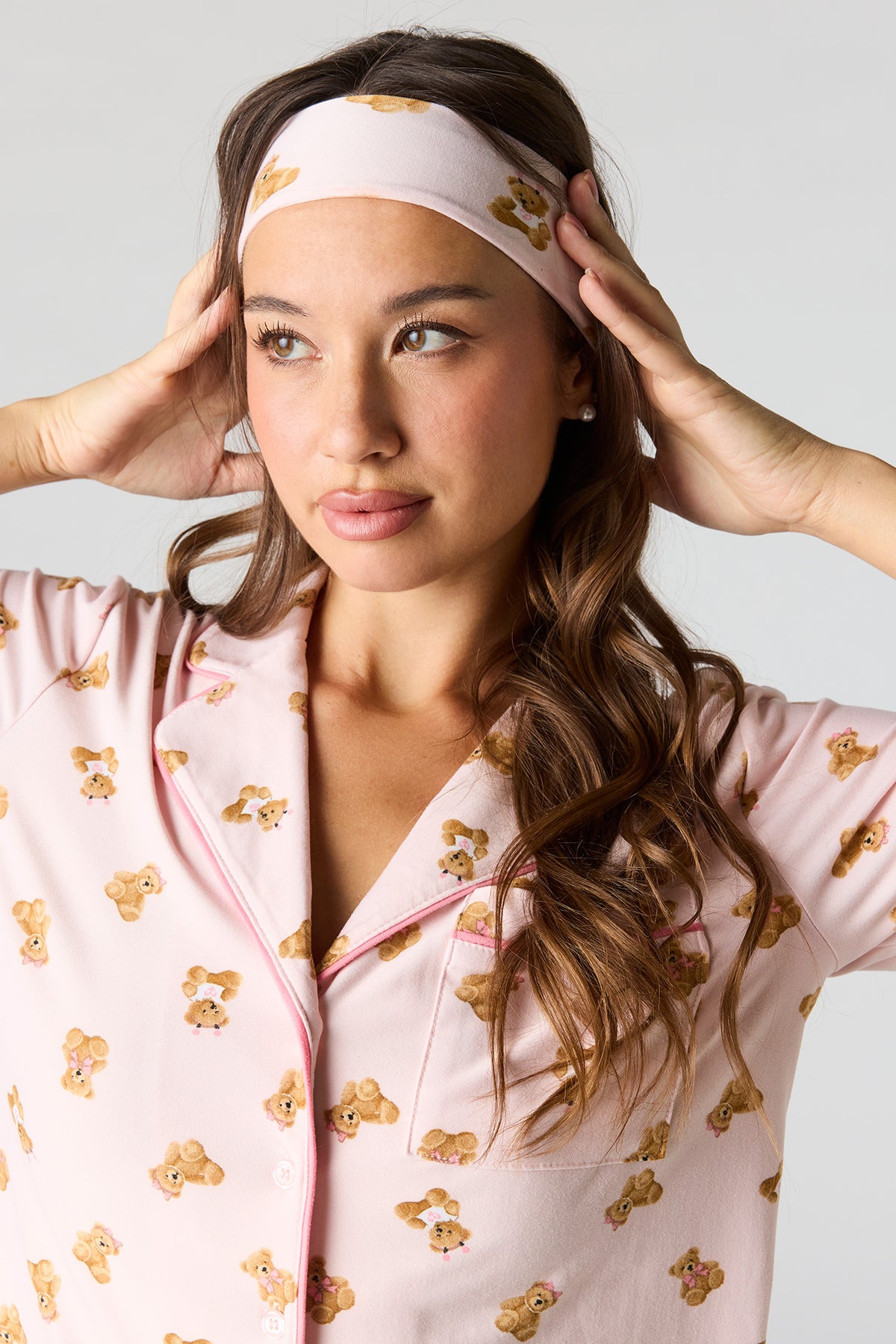 Vue alternative 4. Ensemble pyjama avec haut boutonné imprimé et short