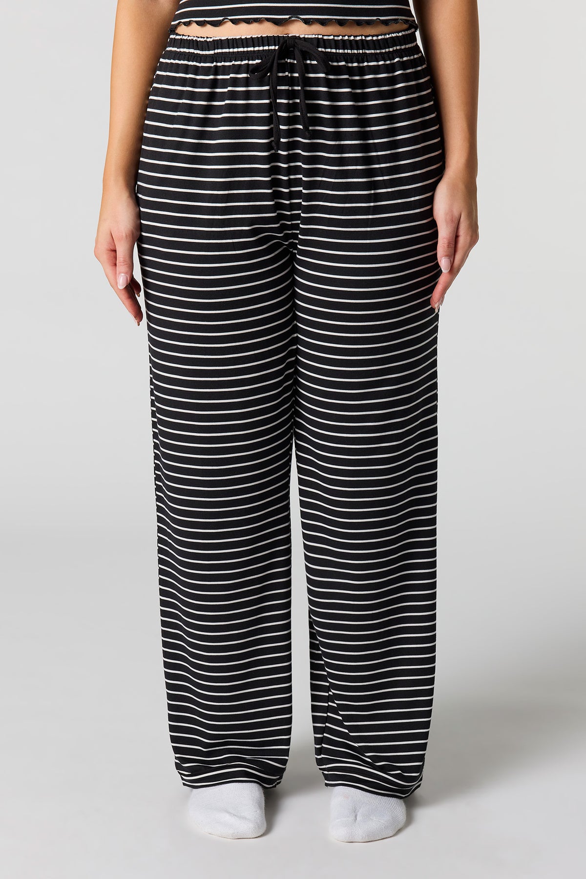 Alt View 3. Lace V-Neck Tank & Pant Pajama Set - Black