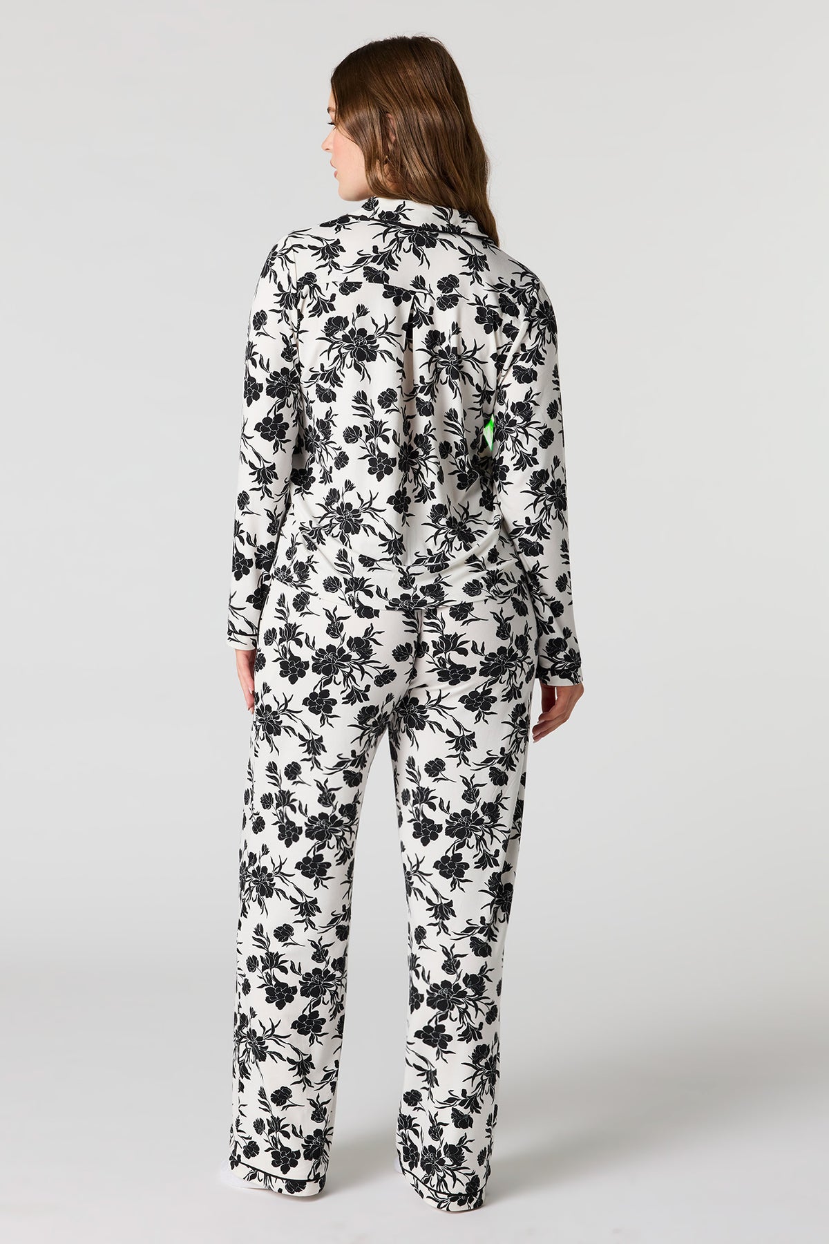 Vue alternative 4. Ensemble pyjama avec chemisier boutonné imprimé et pantalon