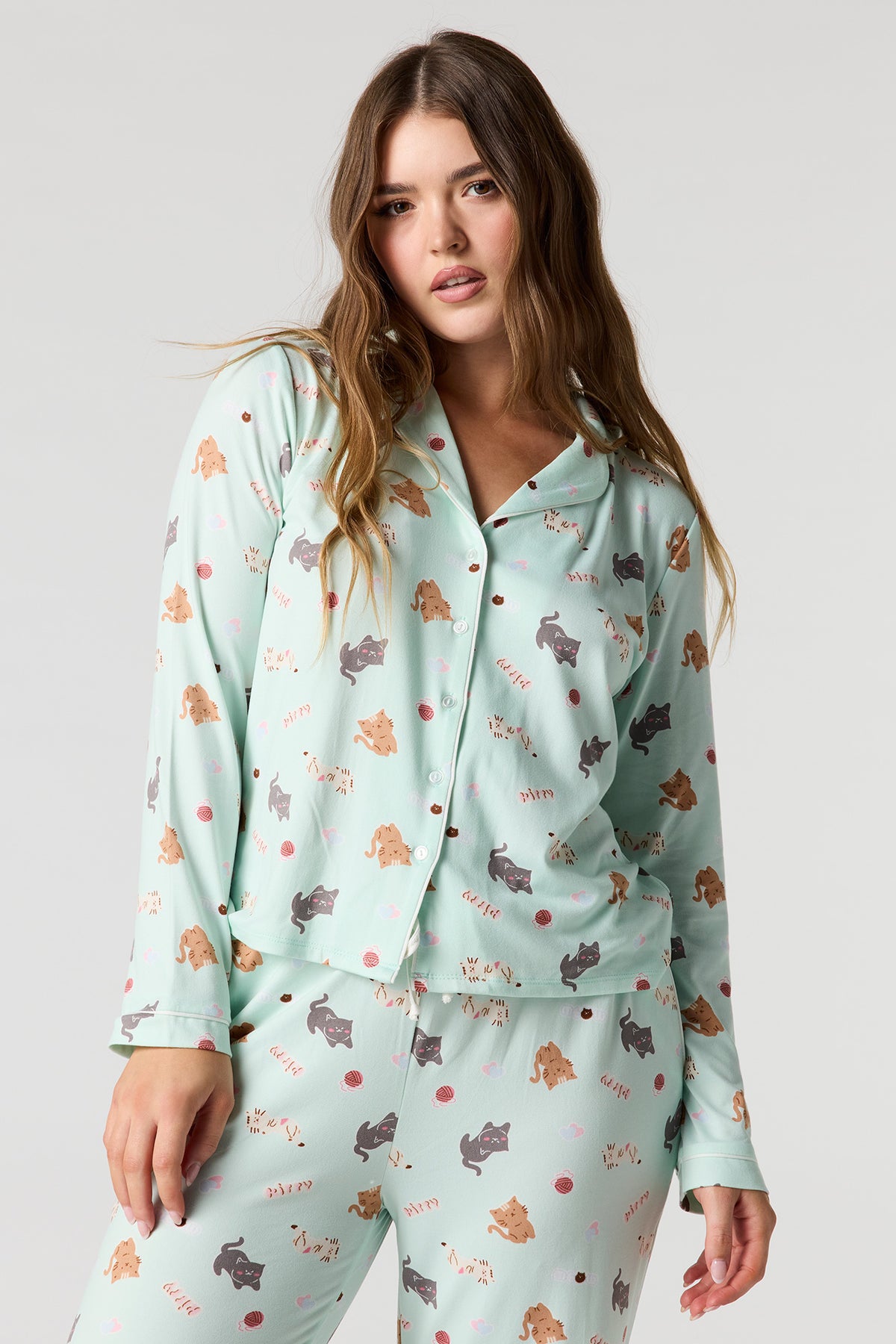 Vue alternative 2. Ensemble pyjama avec chemisier boutonné imprimé et pantalon