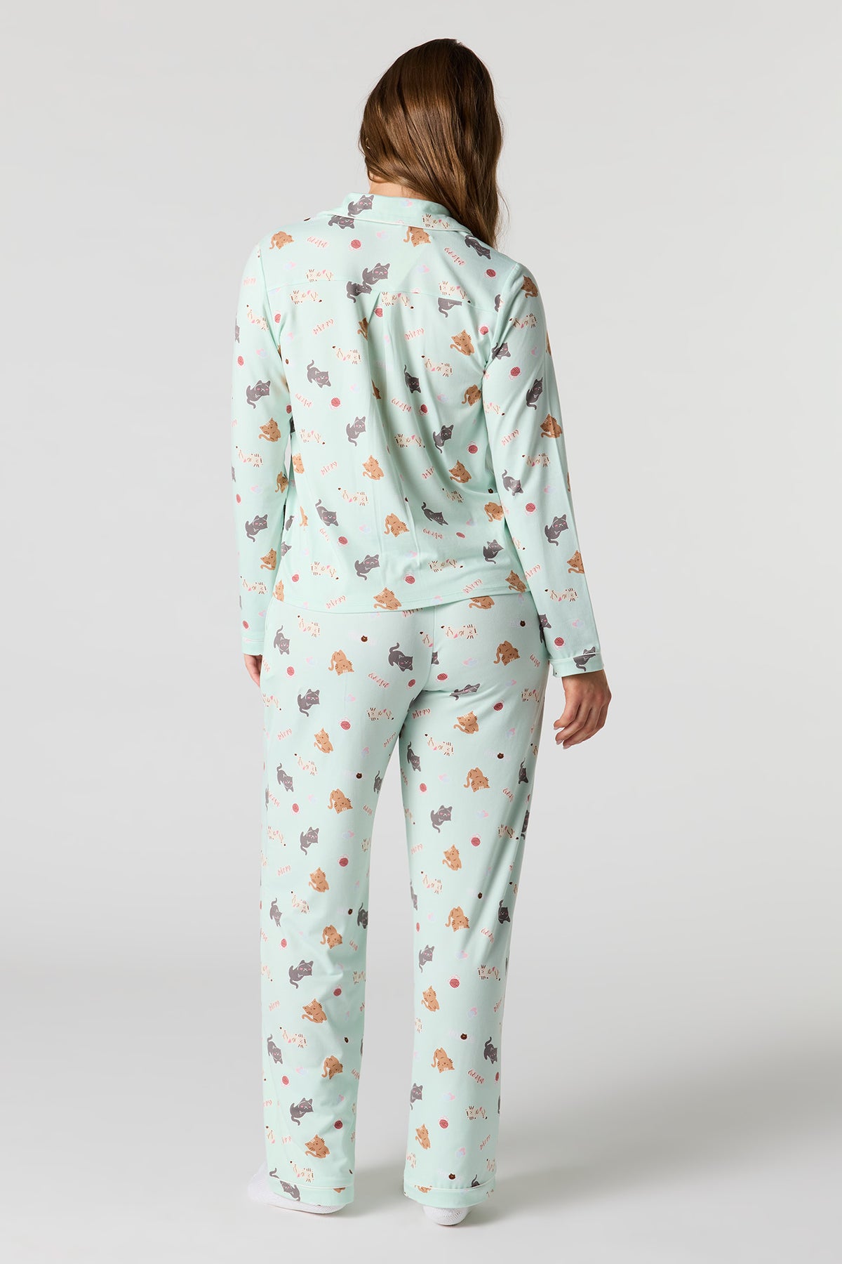 Vue alternative 4. Ensemble pyjama avec chemisier boutonné imprimé et pantalon