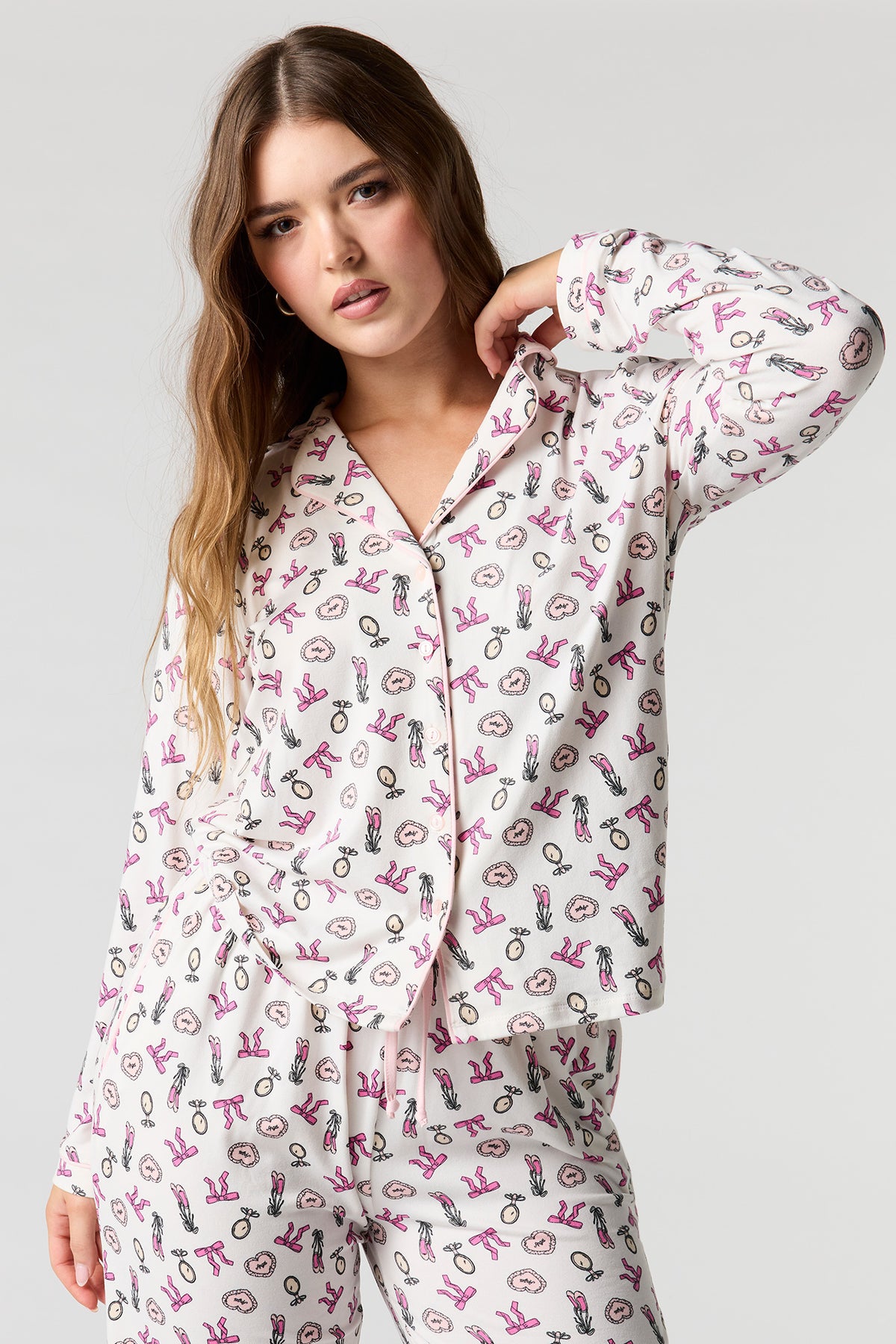 Vue alternative 2. Ensemble pyjama avec chemisier boutonné imprimé et pantalon