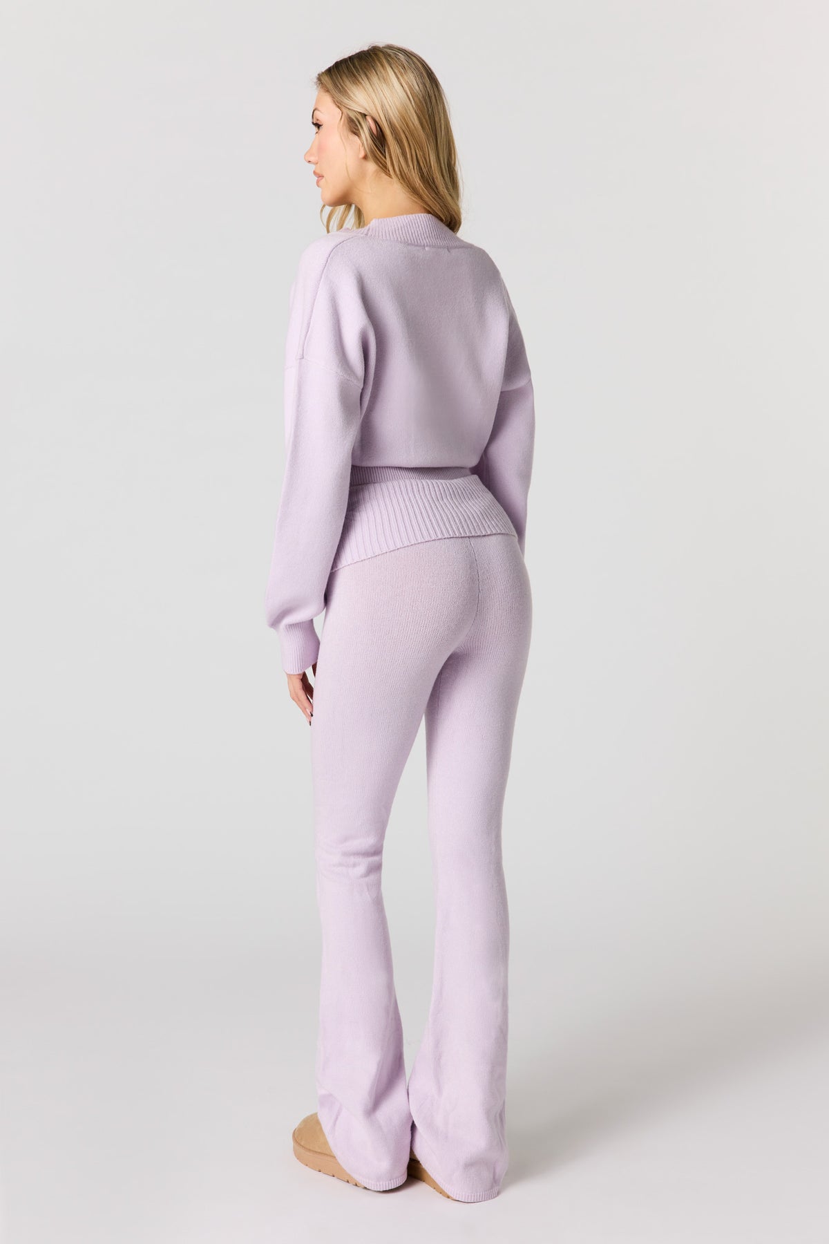 Vue alternative 3. Pantalon à jambe évasée en tricot confortable avec taille repliée