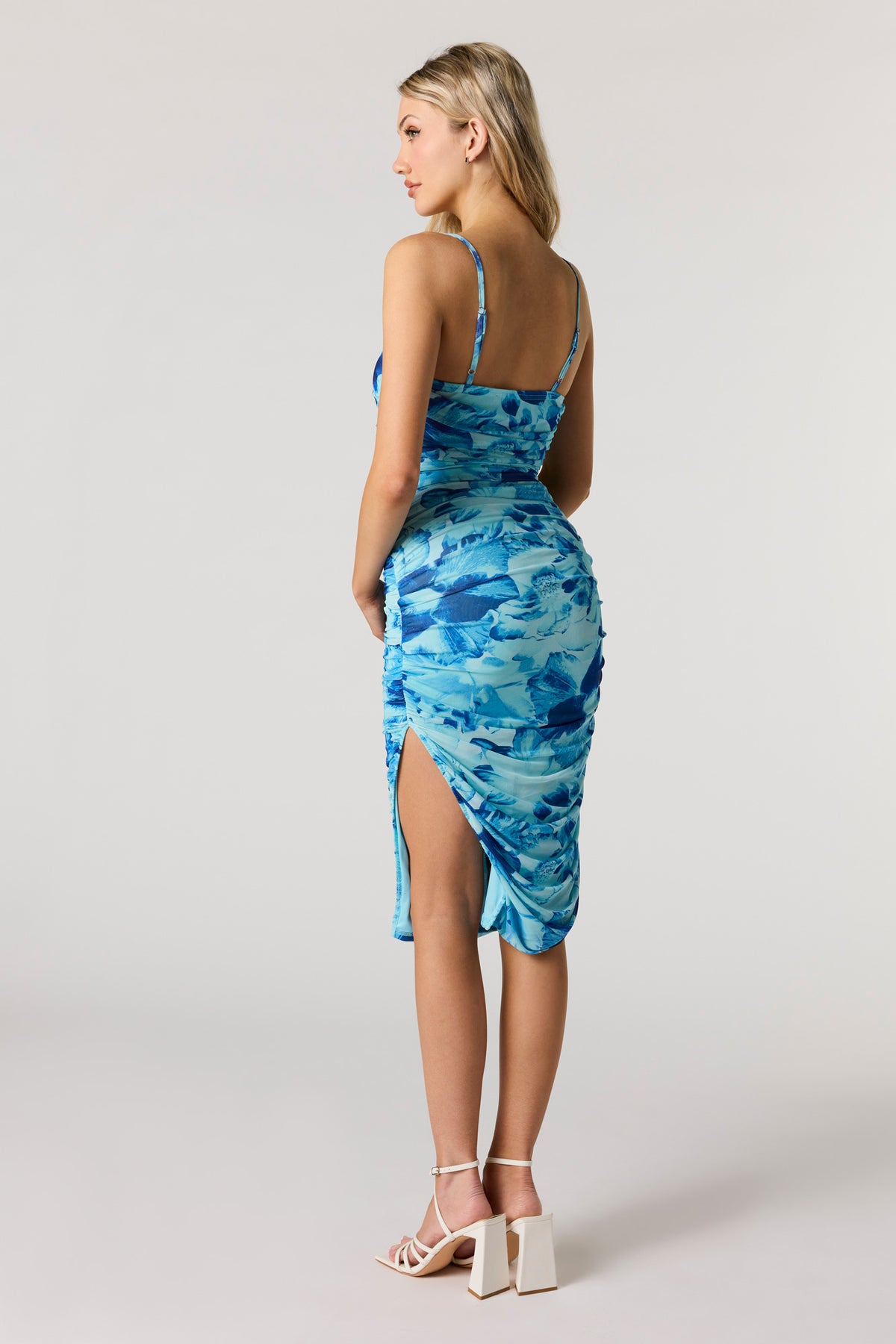 Vue alternative 3. Robe midi ruchée fleurie en filet