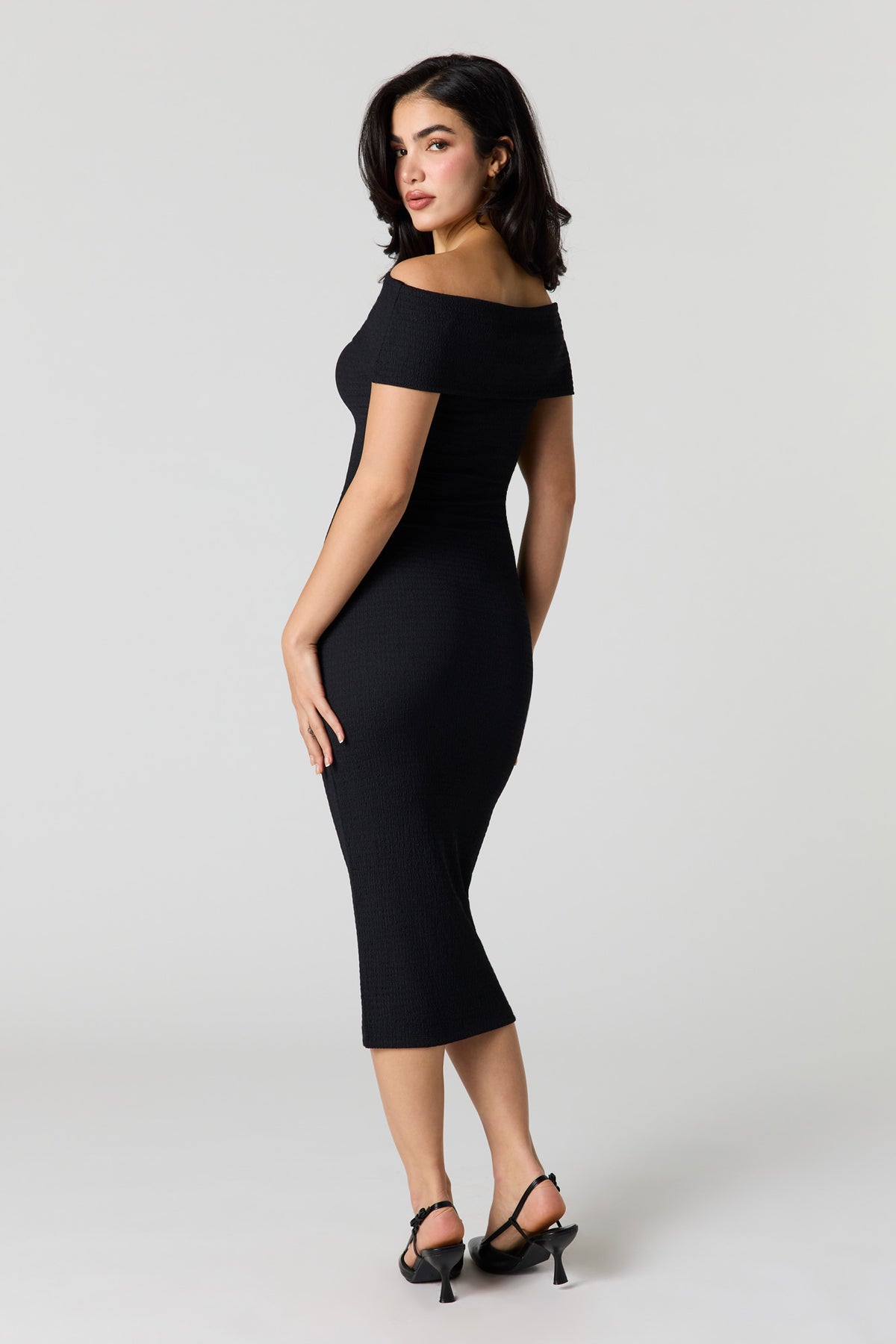 Vue alternative 9. Robe midi texturée à épaules dénudées