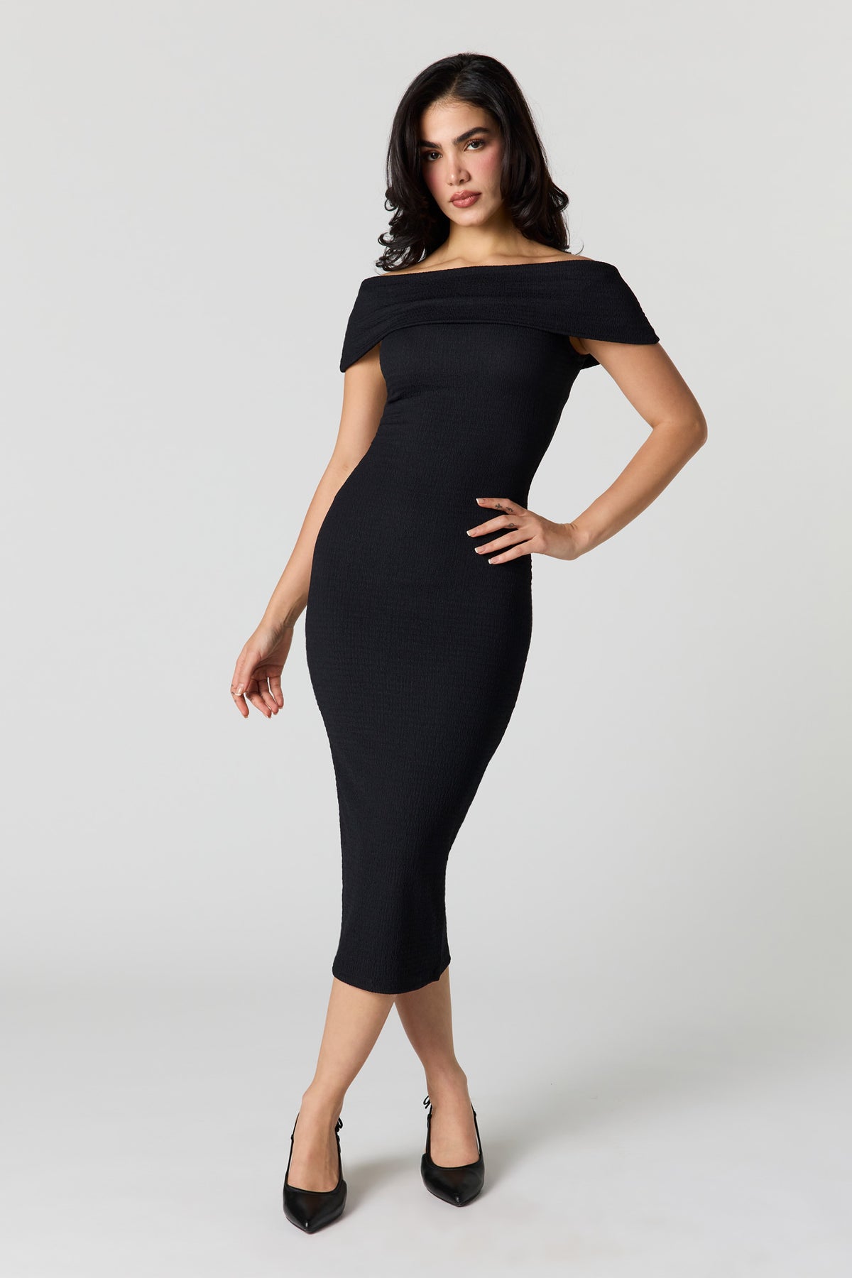 Vue alternative 7. Robe midi texturée à épaules dénudées