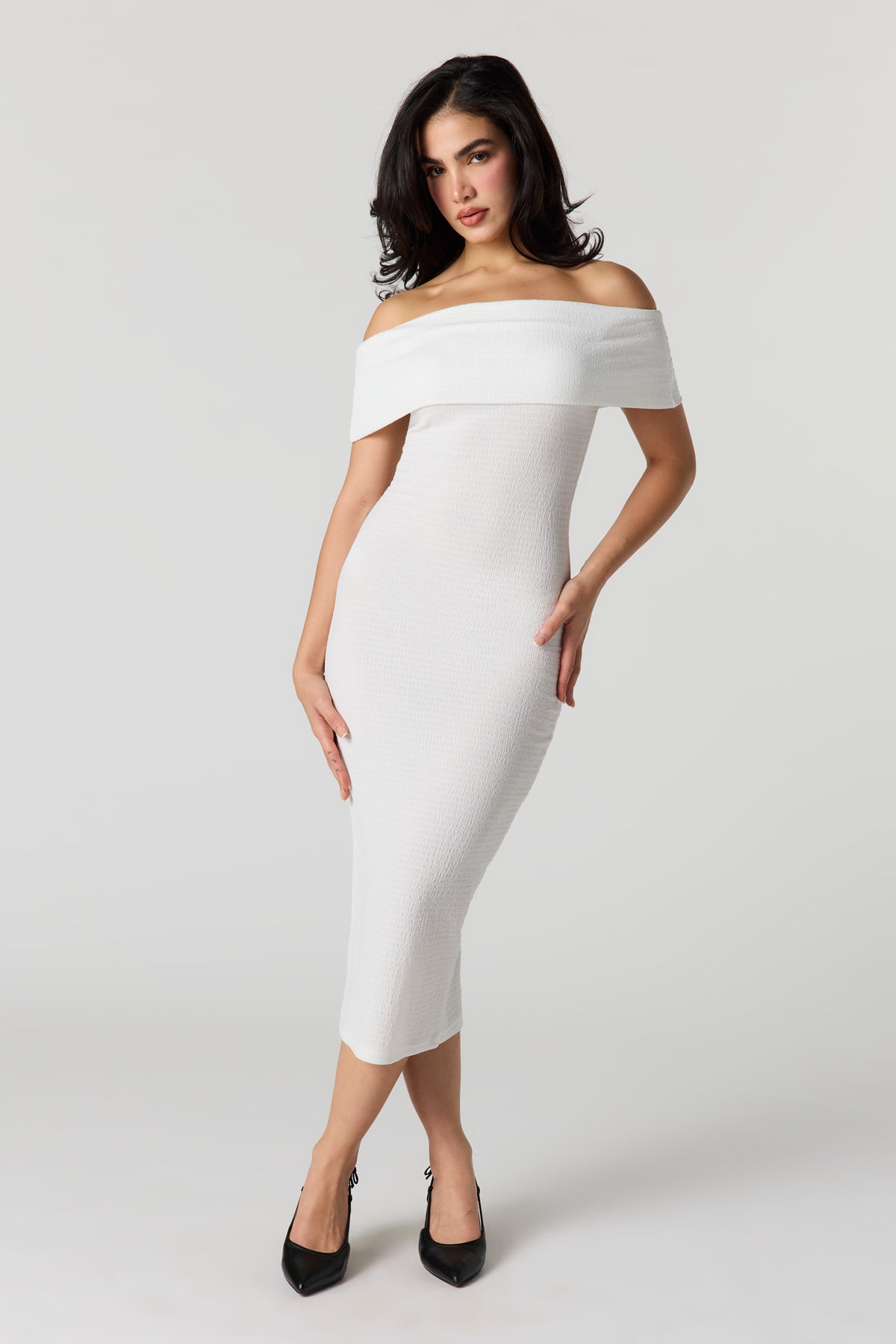 Robe midi texturée à épaules dénudées