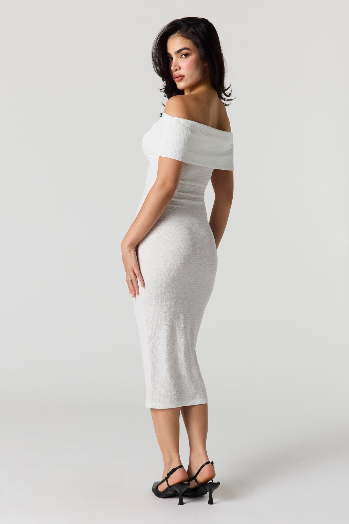 Vue alternative 3. Robe midi texturée à épaules dénudées