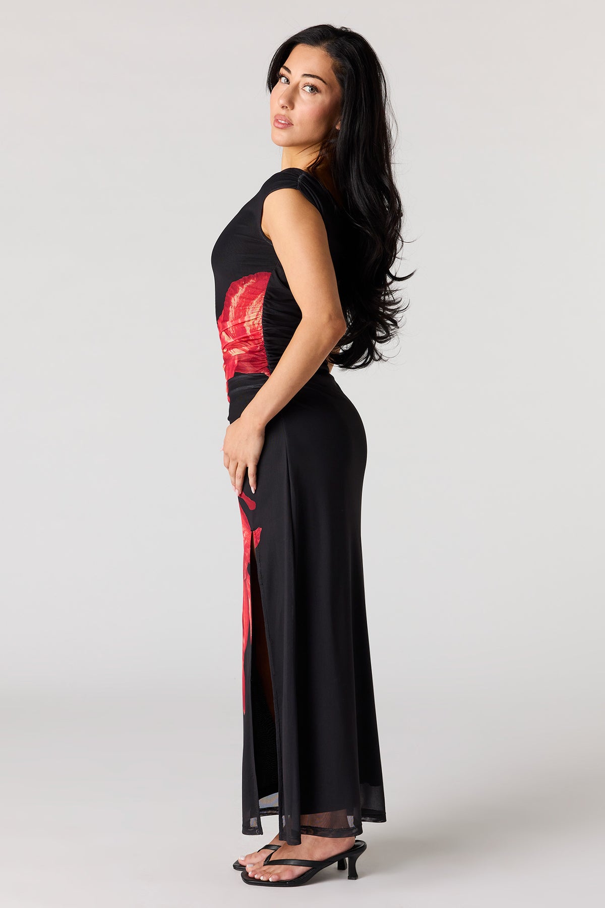 Vue alternative 8. Robe maxi en filet ruché asymétrique
