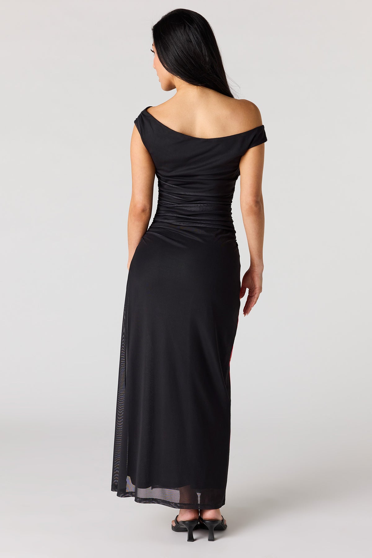 Vue alternative 9. Robe maxi en filet ruché asymétrique