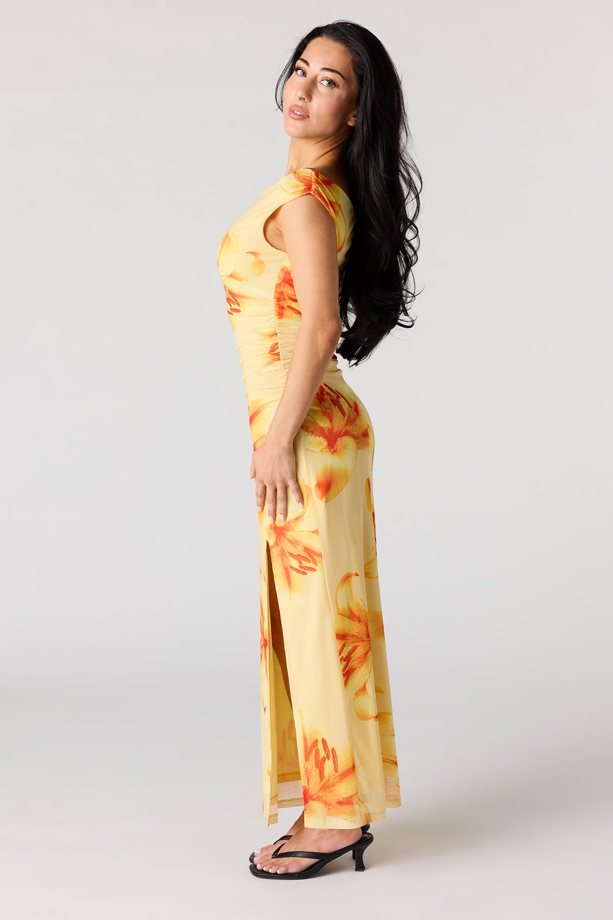 Vue alternative 2. Robe maxi en filet ruché asymétrique