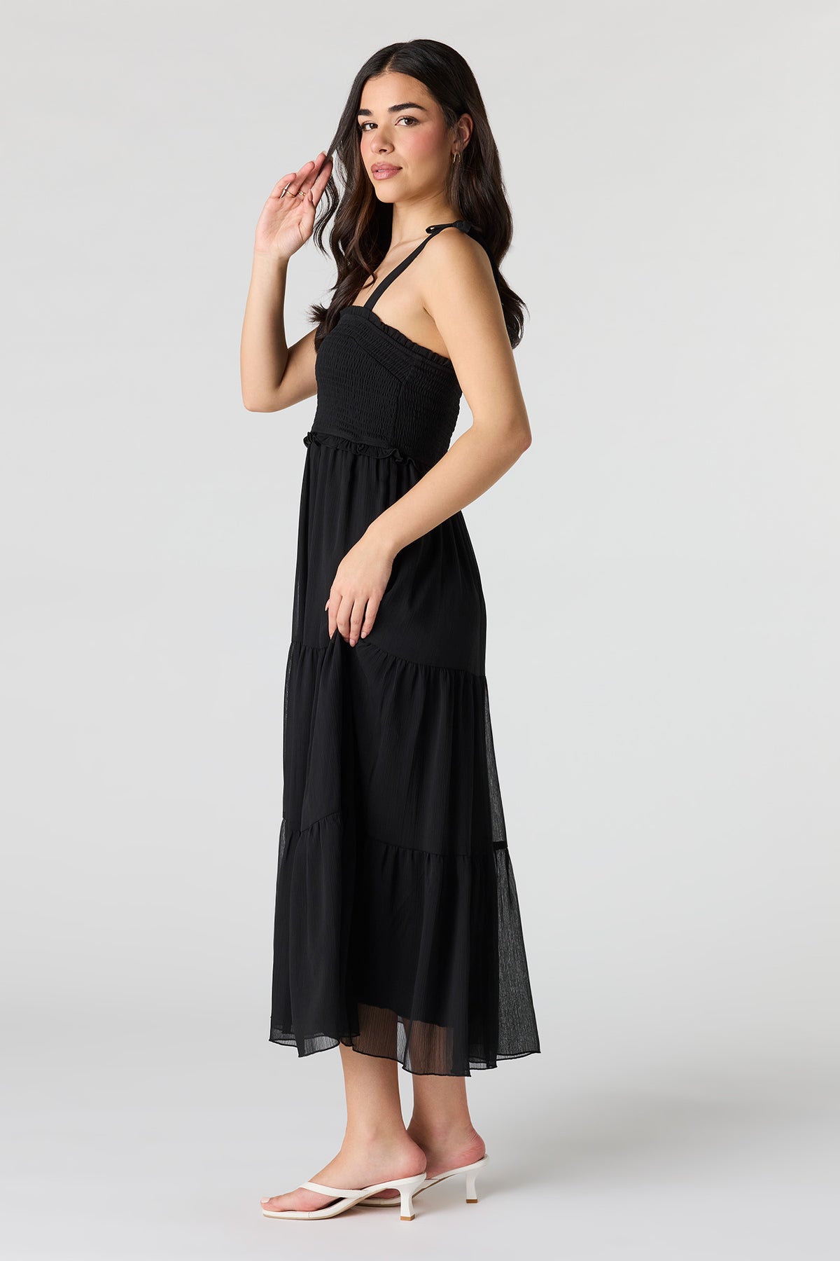 Vue alternative 2. Robe midi volantée smockée en chiffon