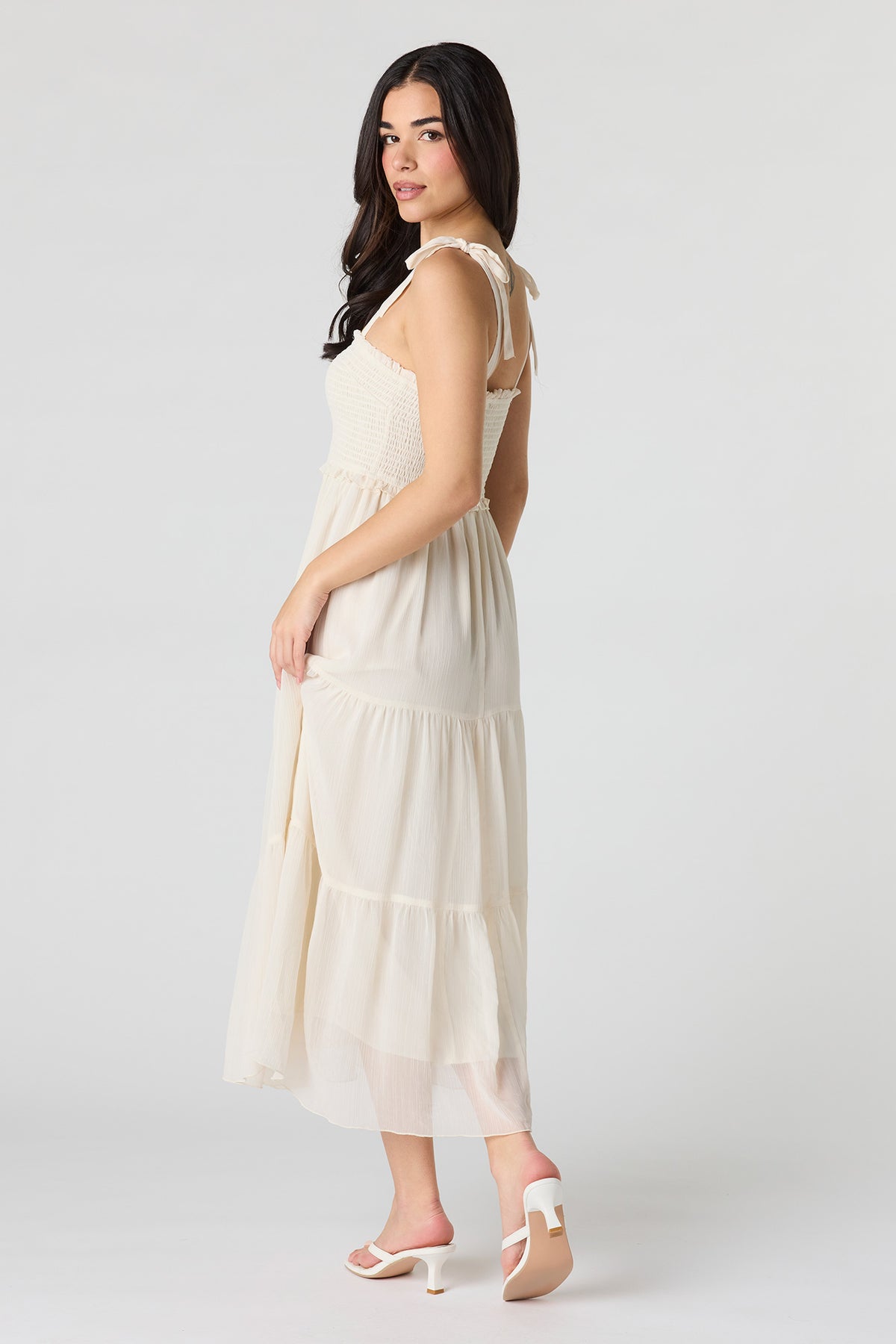 Vue alternative 3. Robe midi volantée smockée en chiffon