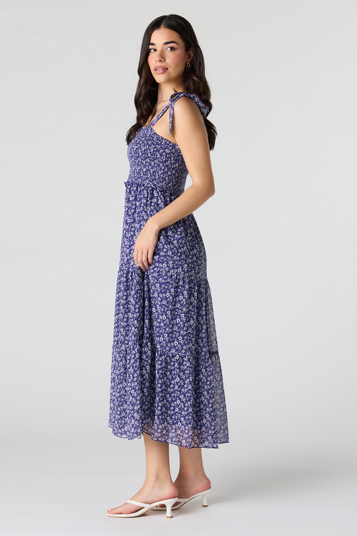 Vue alternative 2. Robe midi volantée smockée en chiffon