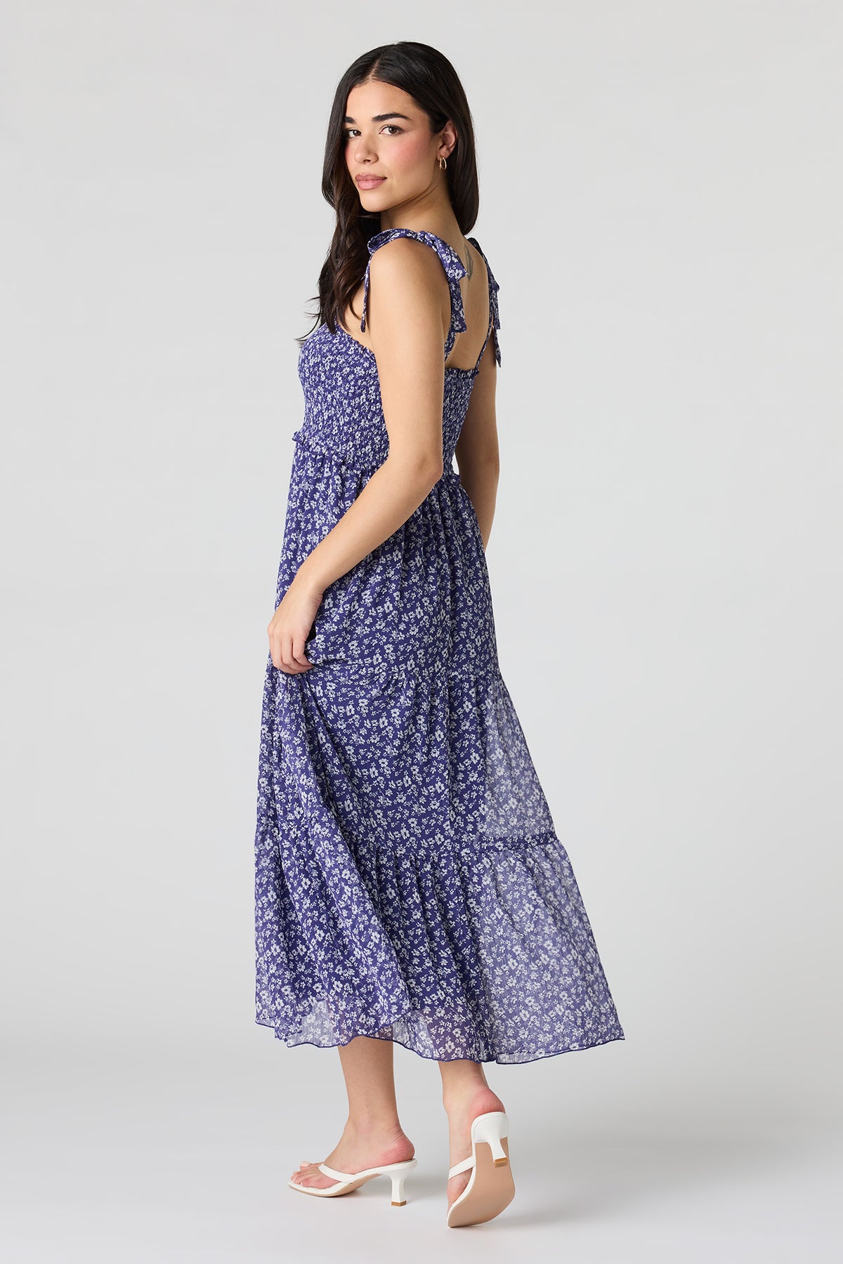 Vue alternative 3. Robe midi volantée smockée en chiffon
