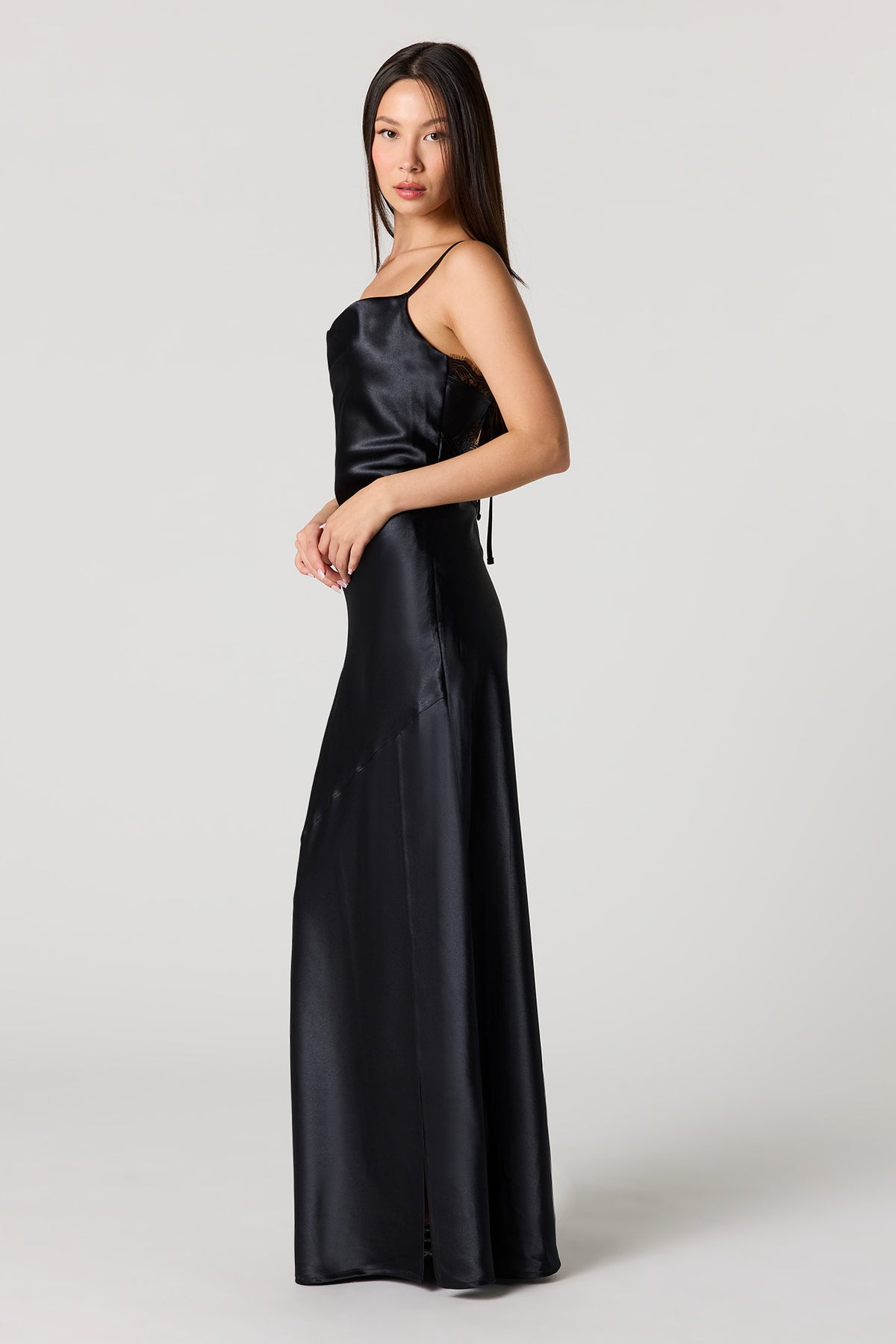 Vue alternative 8. Robe maxi en satin à col châle