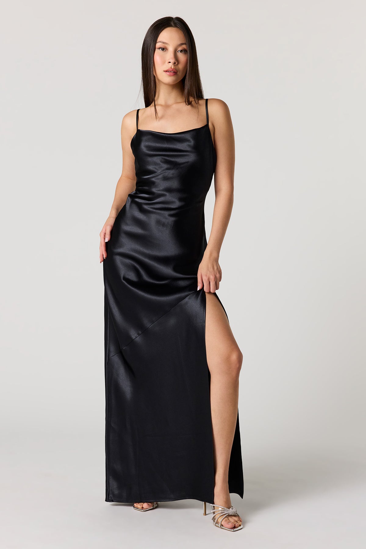 Vue alternative 7. Robe maxi en satin à col châle